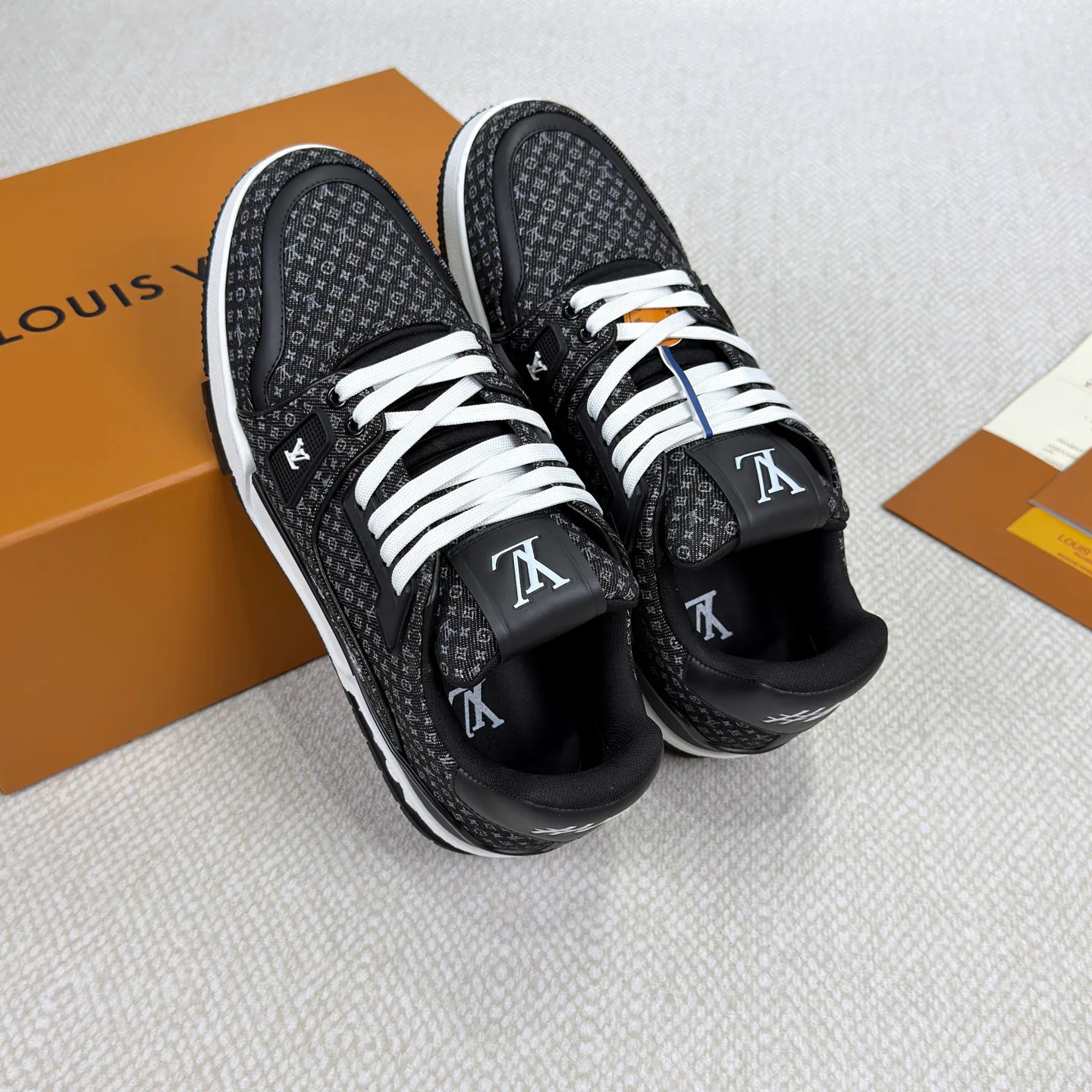 Кроссовки Мужские Louis Vuitton 18892462