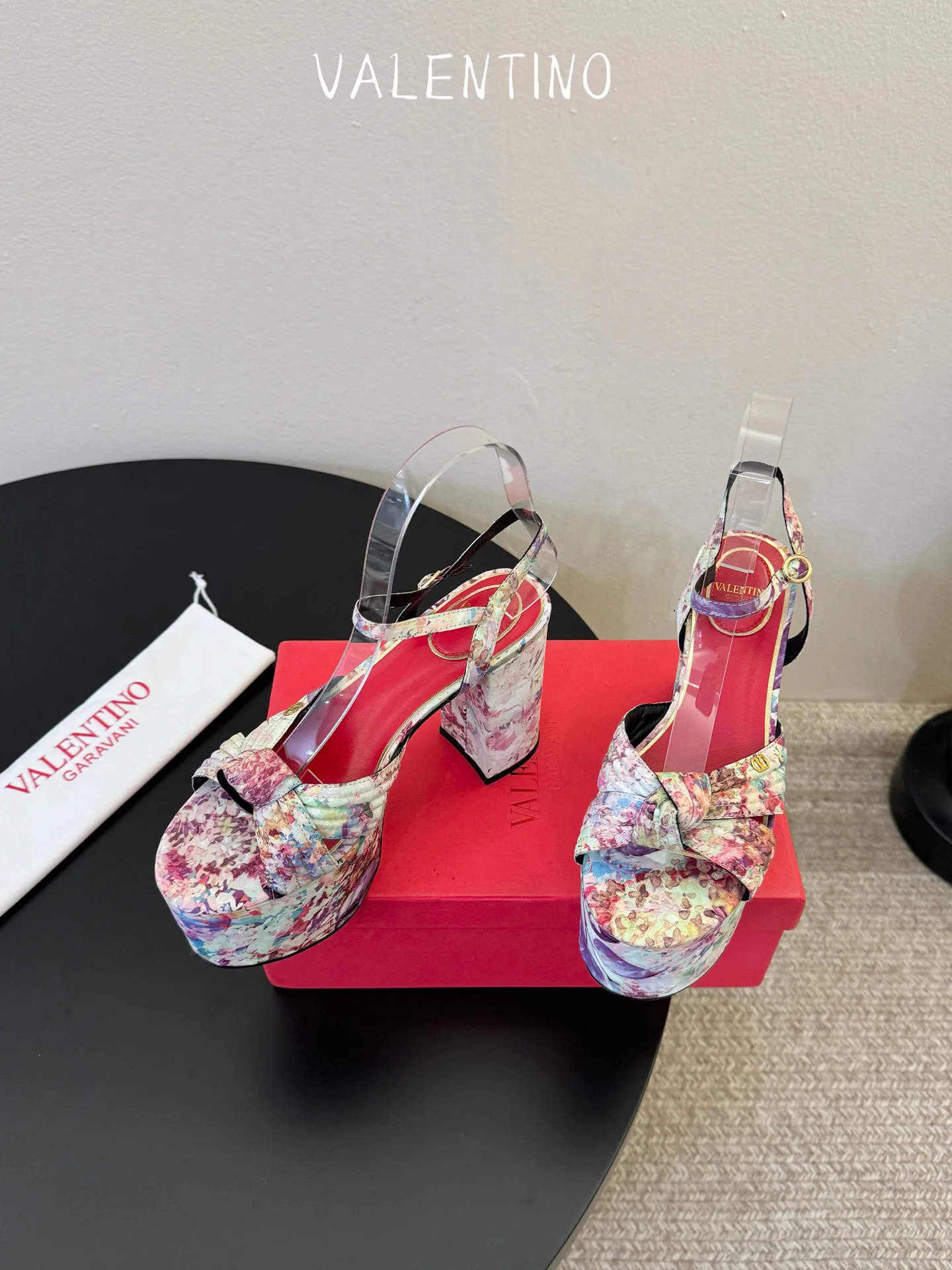 Босоножки Женские Valentino 17220317