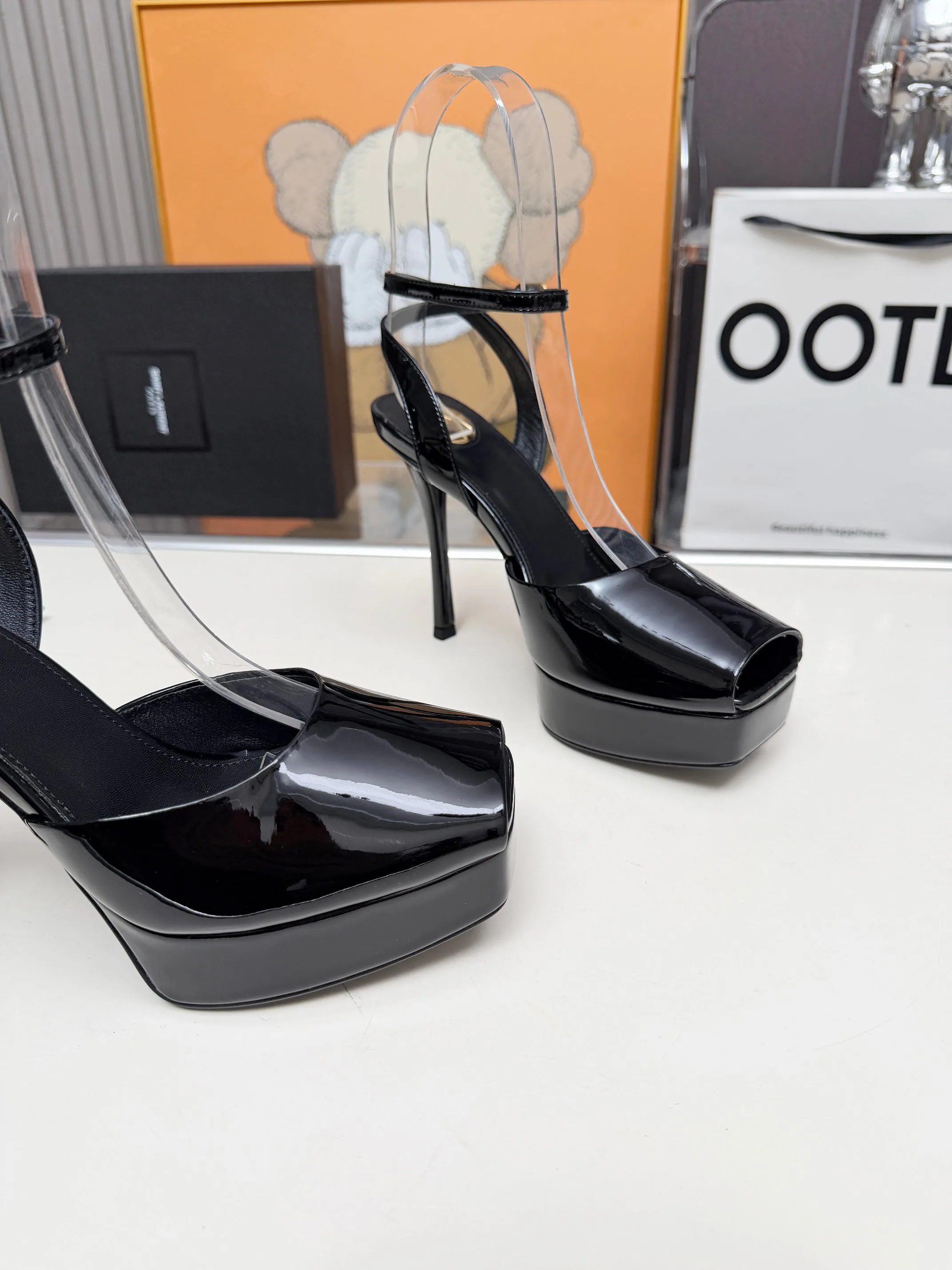 Босоножки Женские Saint Laurent 841733