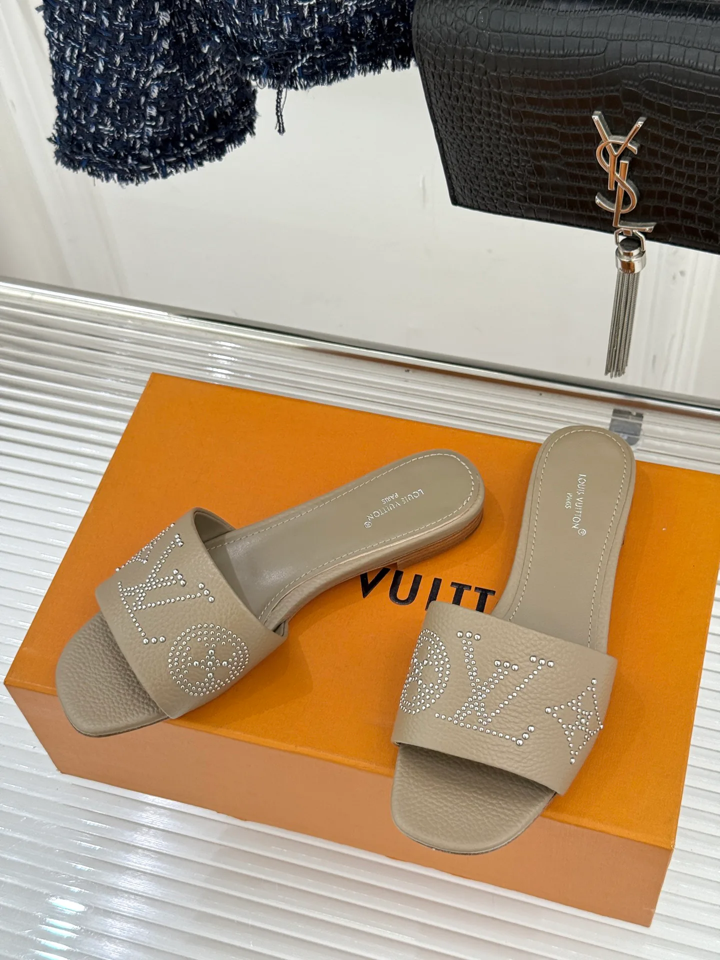 Шлепанцы Женские Louis Vuitton 2962775