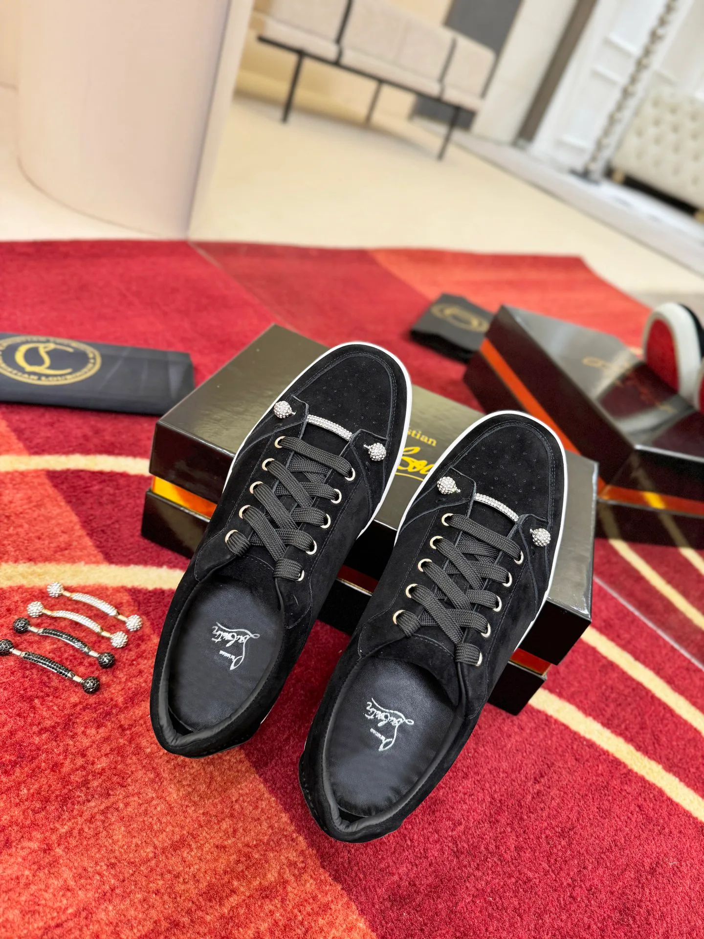 Кроссовки Женские Christian Louboutin 18835395