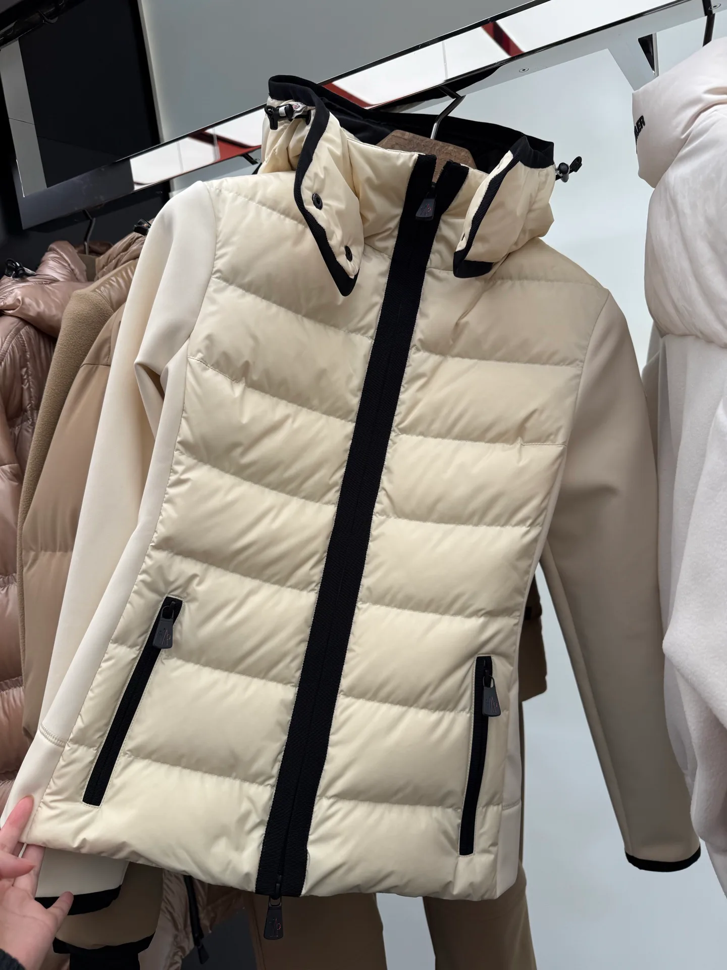 Куртки И Пуховики Женские Moncler 18692507