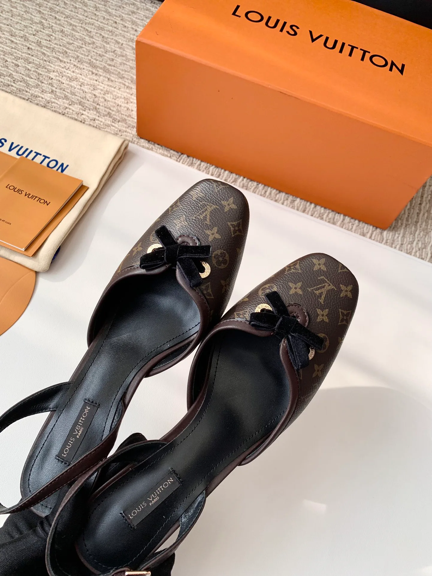 Босоножки Женские Louis Vuitton 11263775