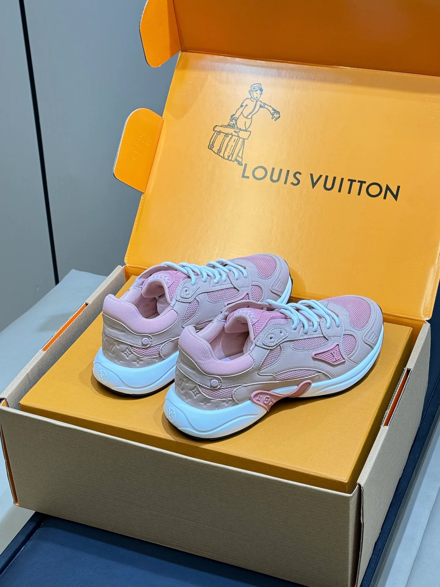 Кроссовки Женские Louis Vuitton 11269987