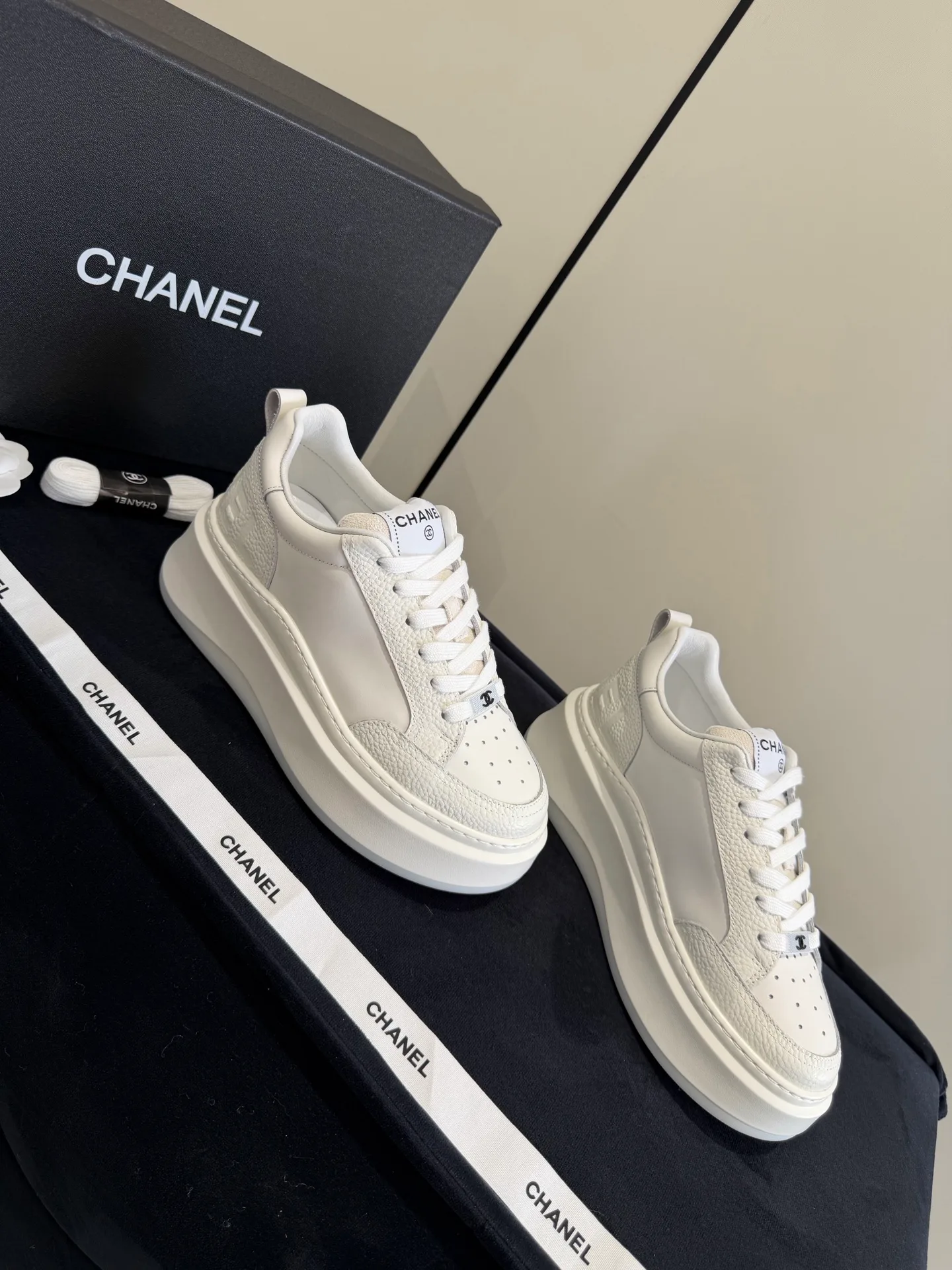Кроссовки Женские Chanel 19270952