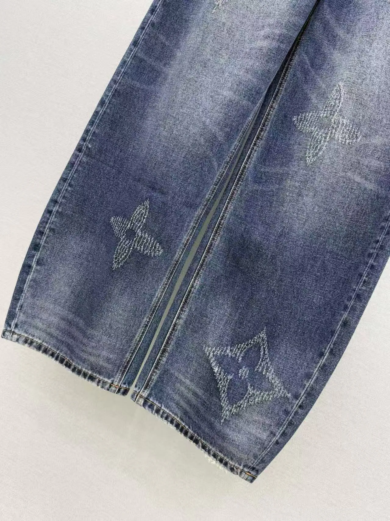 Джинсы Женские Louis Vuitton 17926275