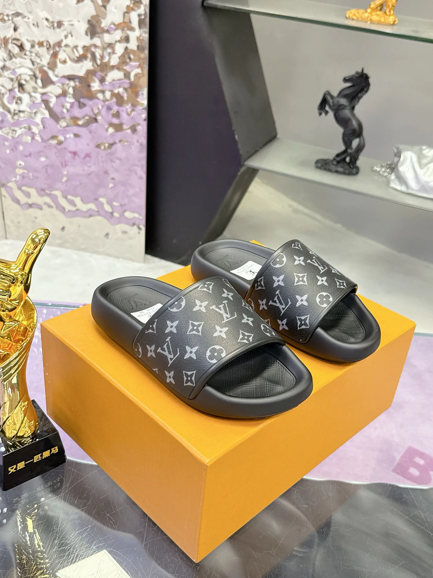 Шлепанцы Женские Louis Vuitton 11674102