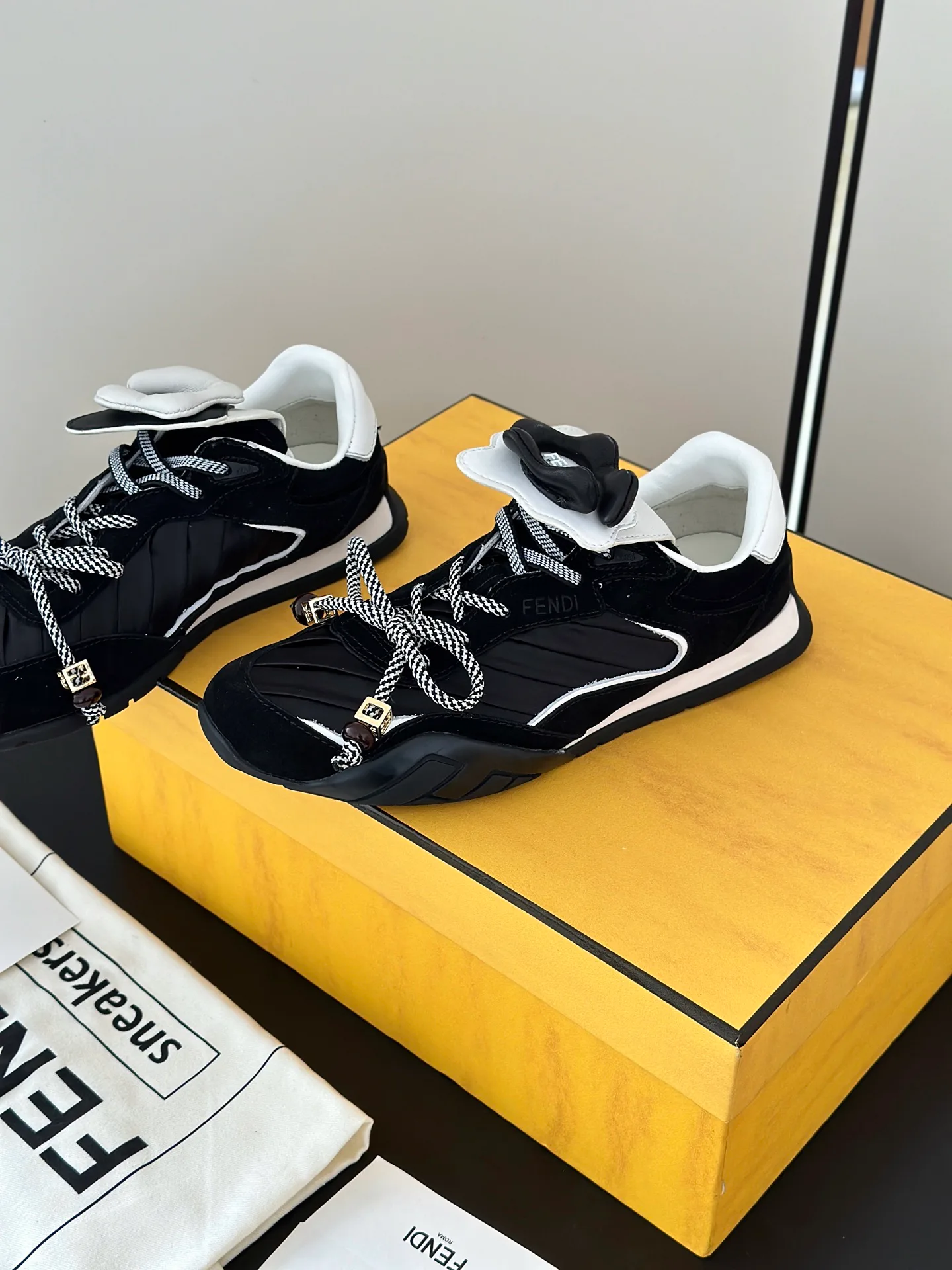 Кроссовки Женские Fendi 11886720