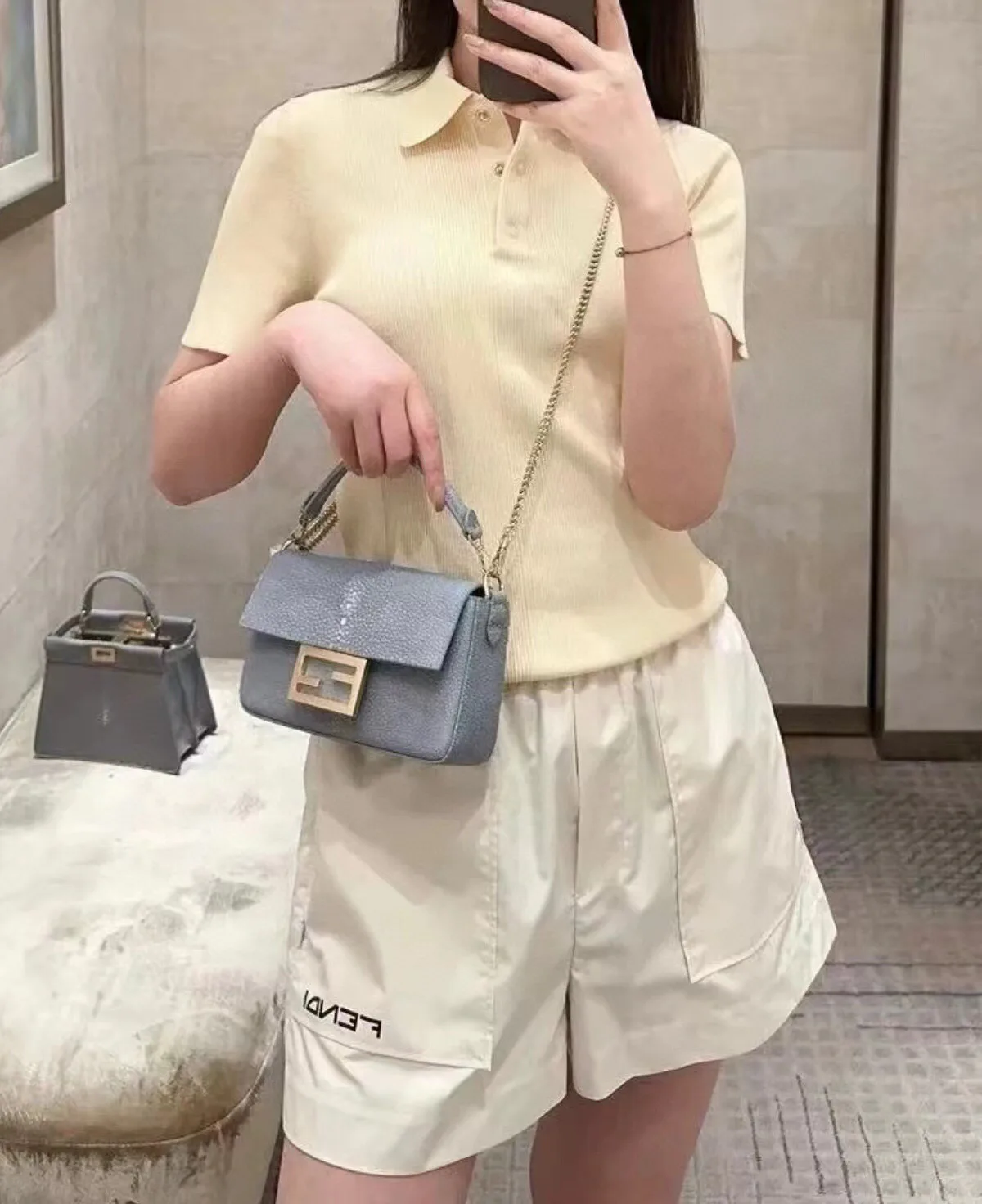 Шорты Женские Fendi 11201556