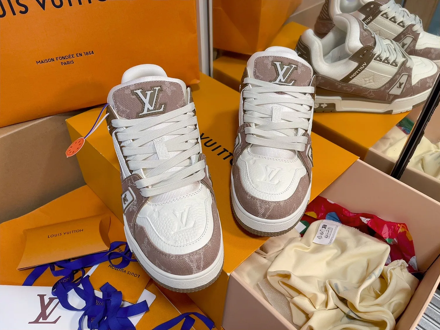 Кроссовки Женские Louis Vuitton 1880913