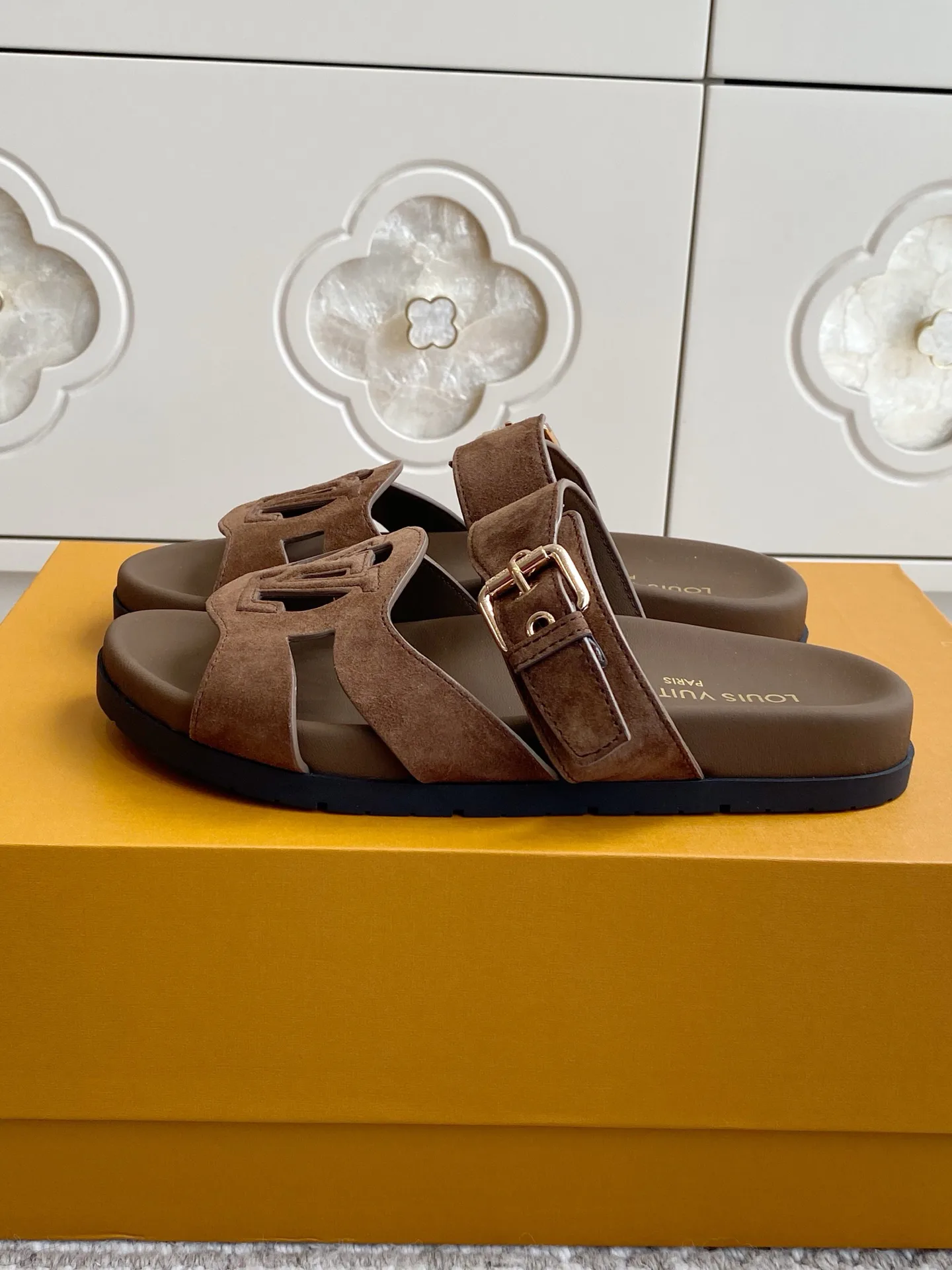 Шлепанцы Женские Louis Vuitton 17572153