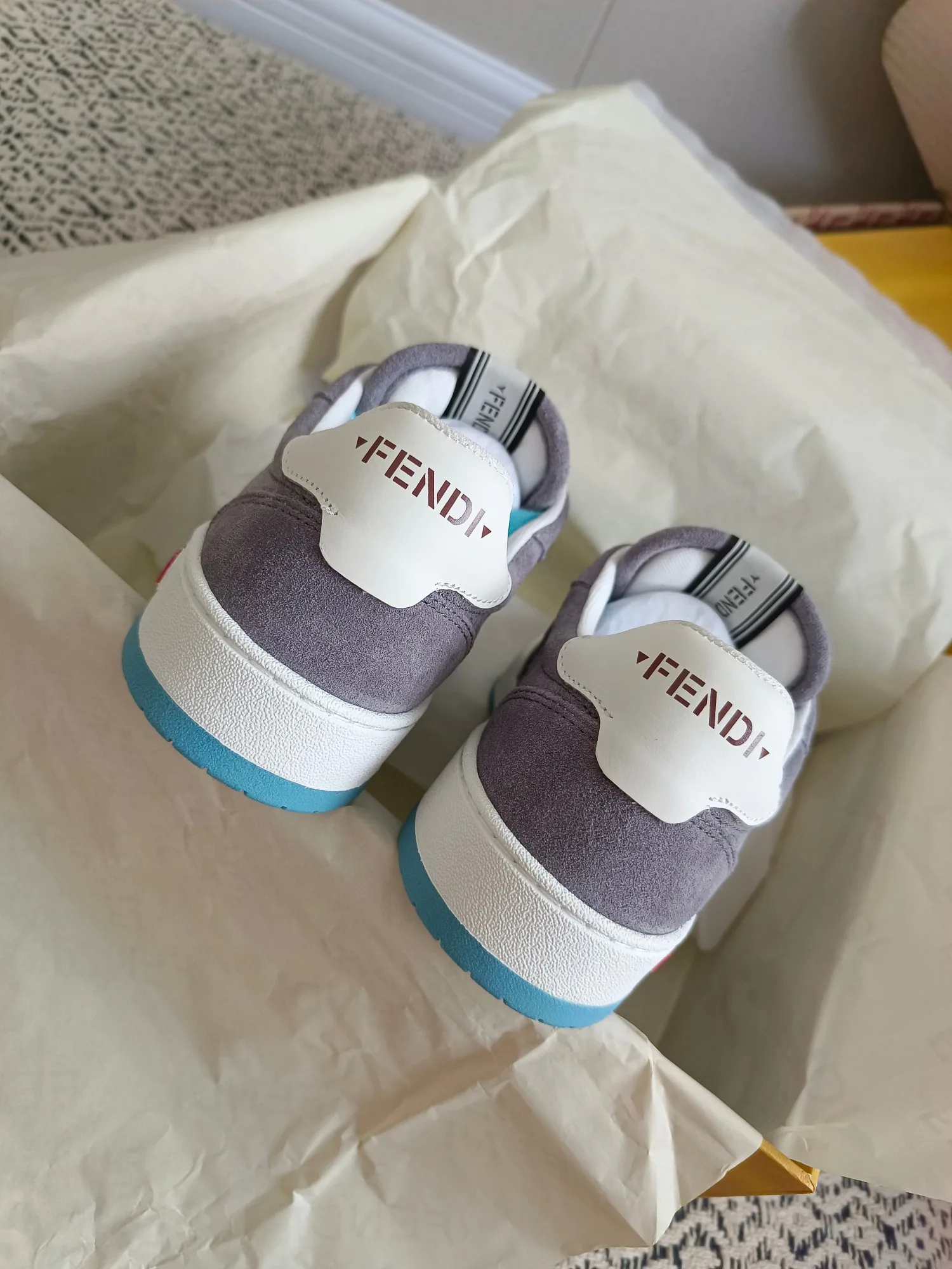 Кроссовки Женские Fendi 18425930