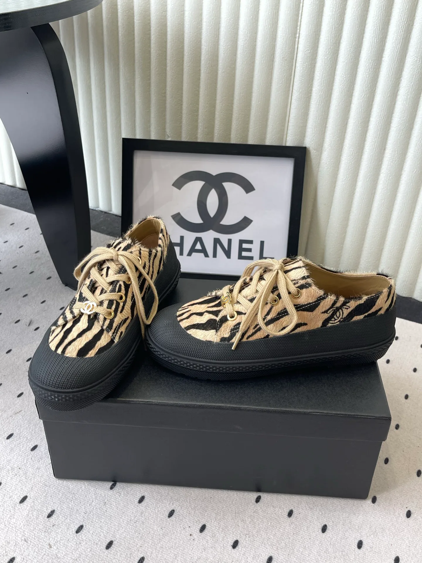 Кроссовки Женские Chanel 18069872
