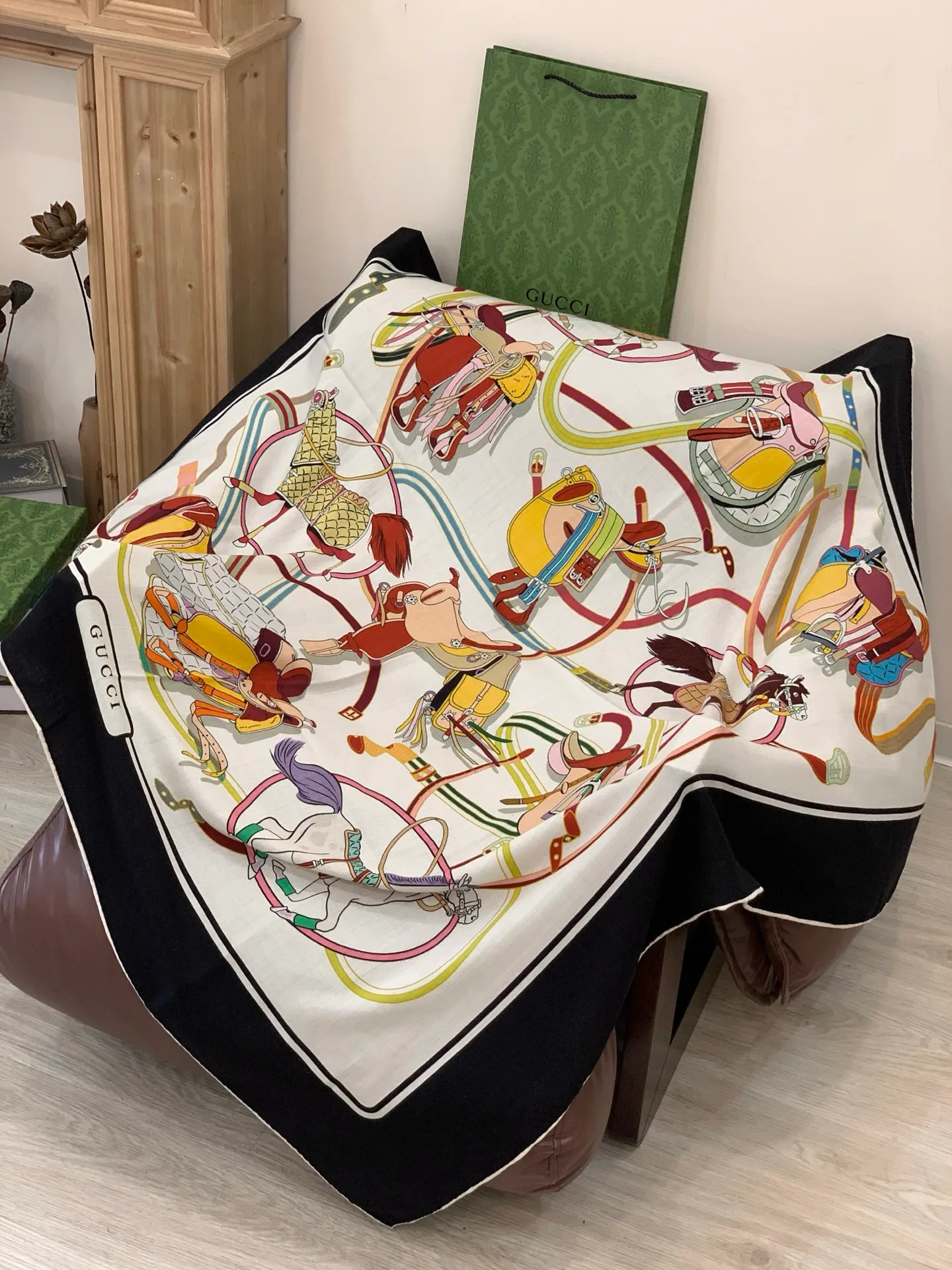Шарфы Gucci 318432