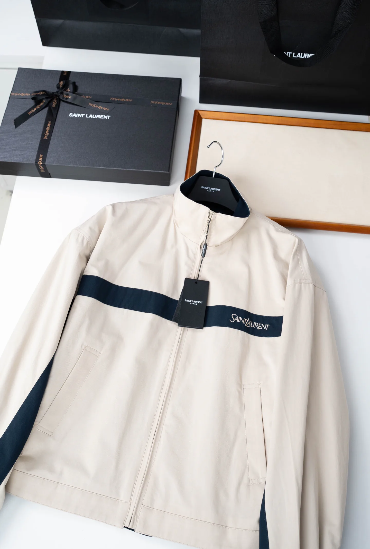 Куртки И Пуховики Женские Saint Laurent 18256745