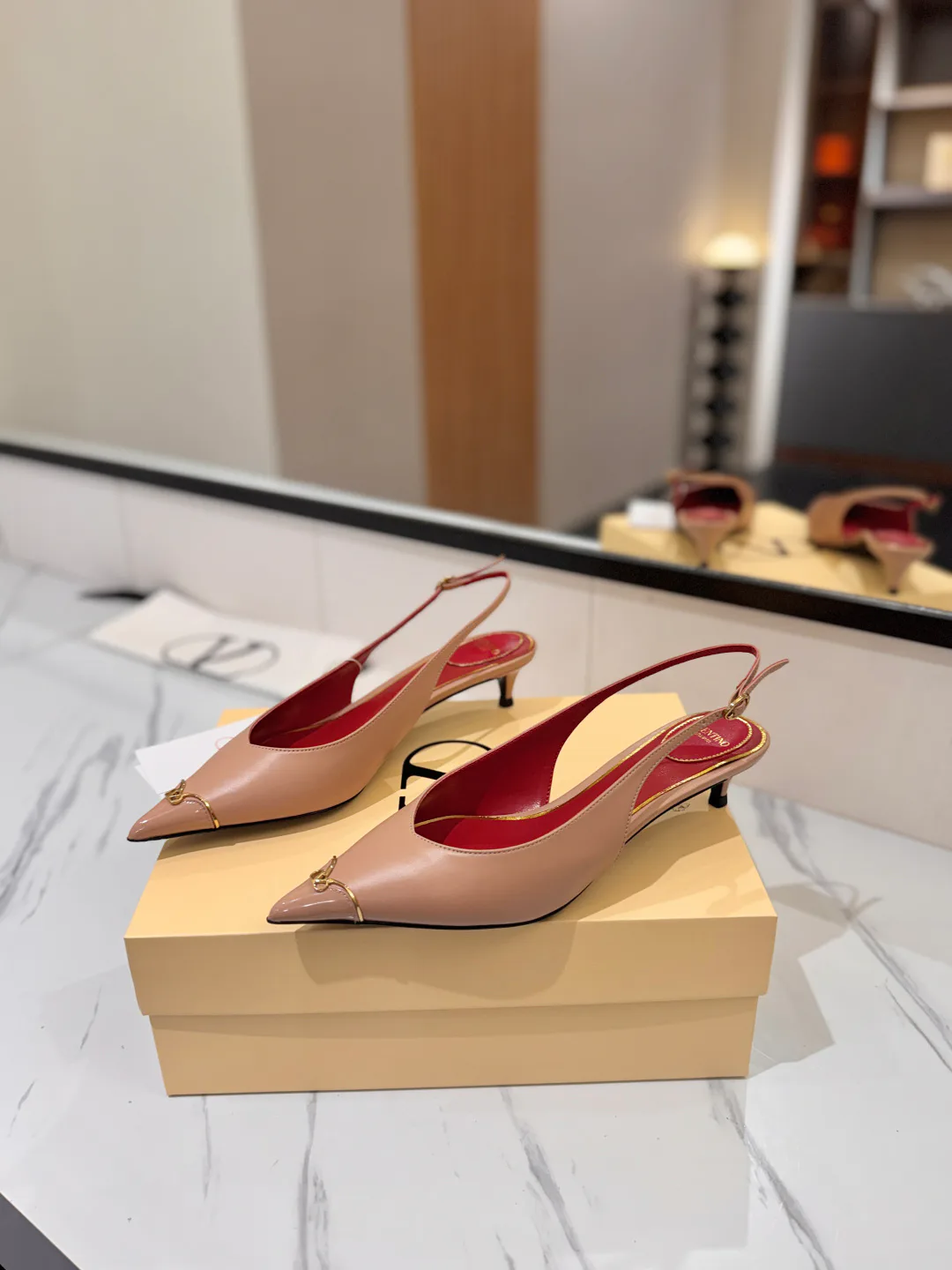 Босоножки Женские Valentino 18134943