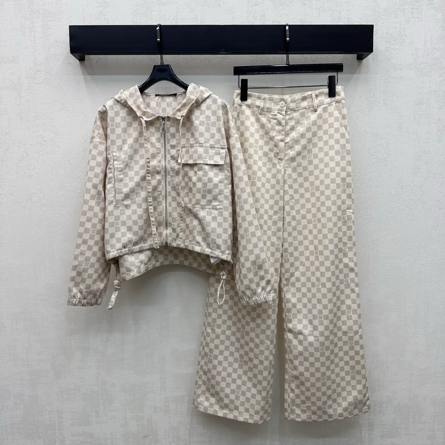 Куртки И Пуховики Женские Louis Vuitton 18228475