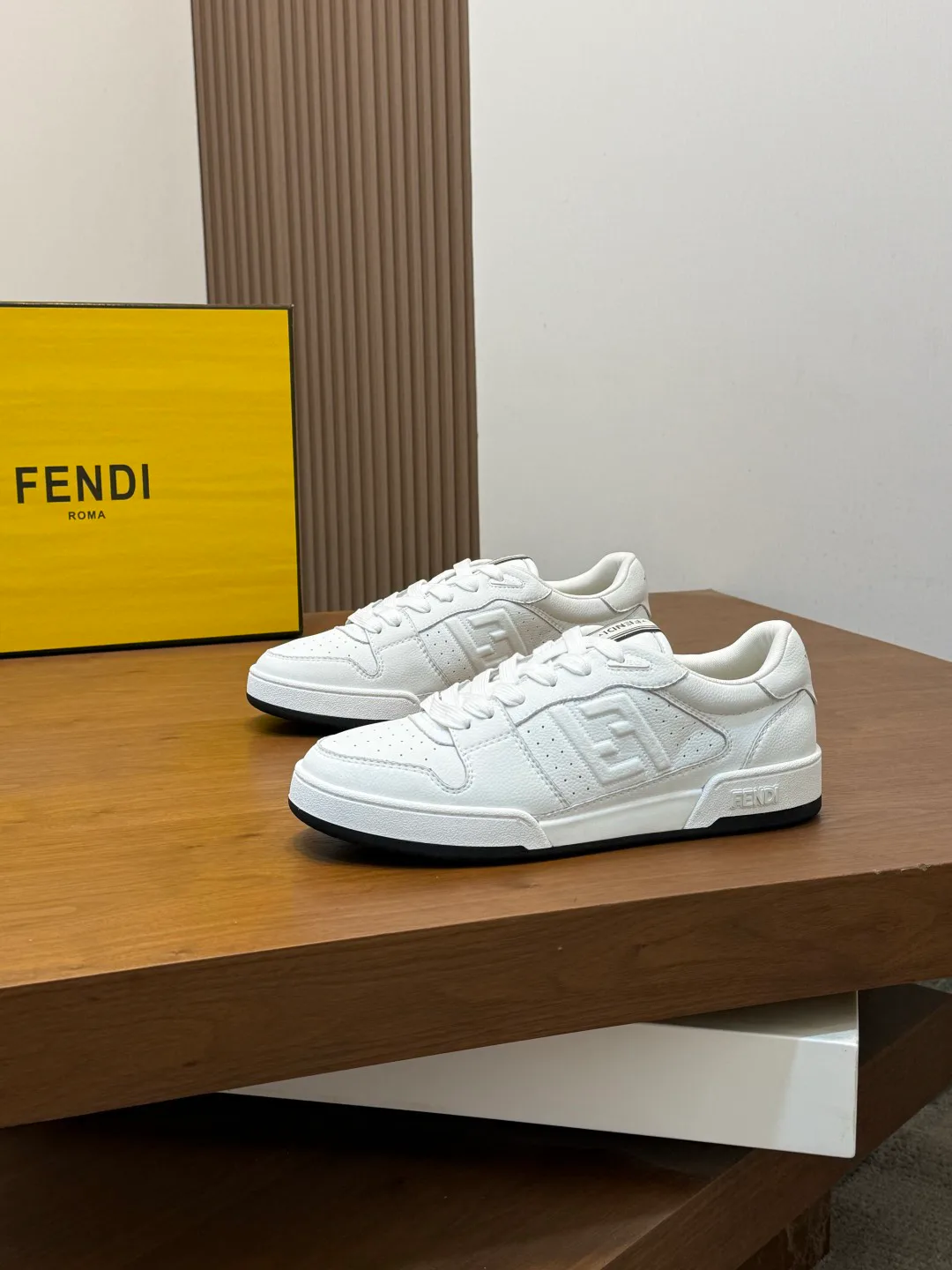Кроссовки Женские Fendi 18770664