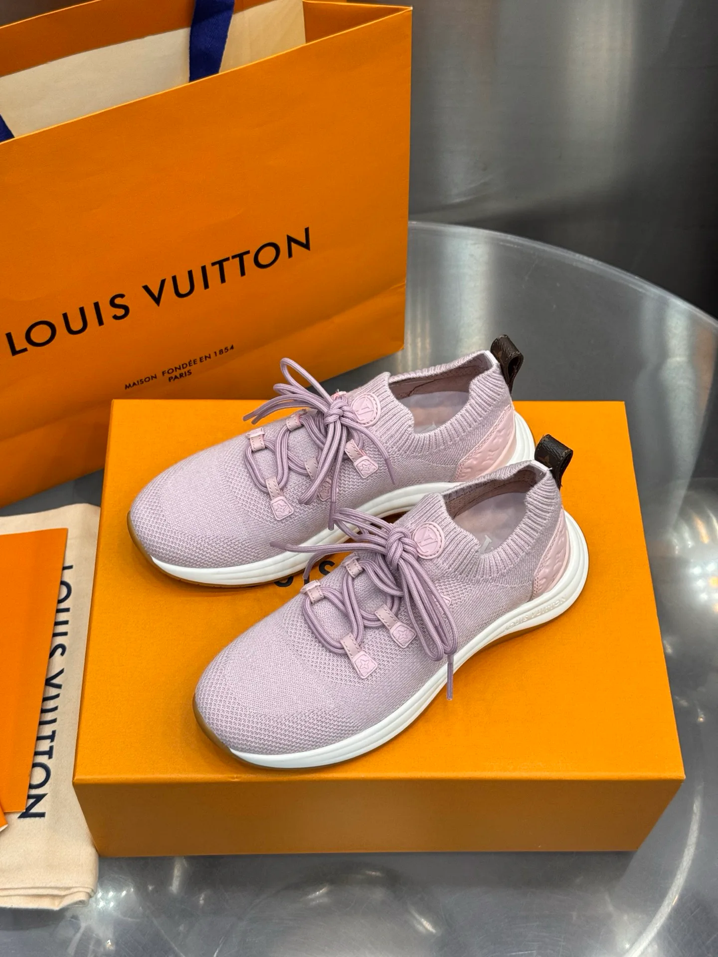 Кроссовки Женские Louis Vuitton 18202474