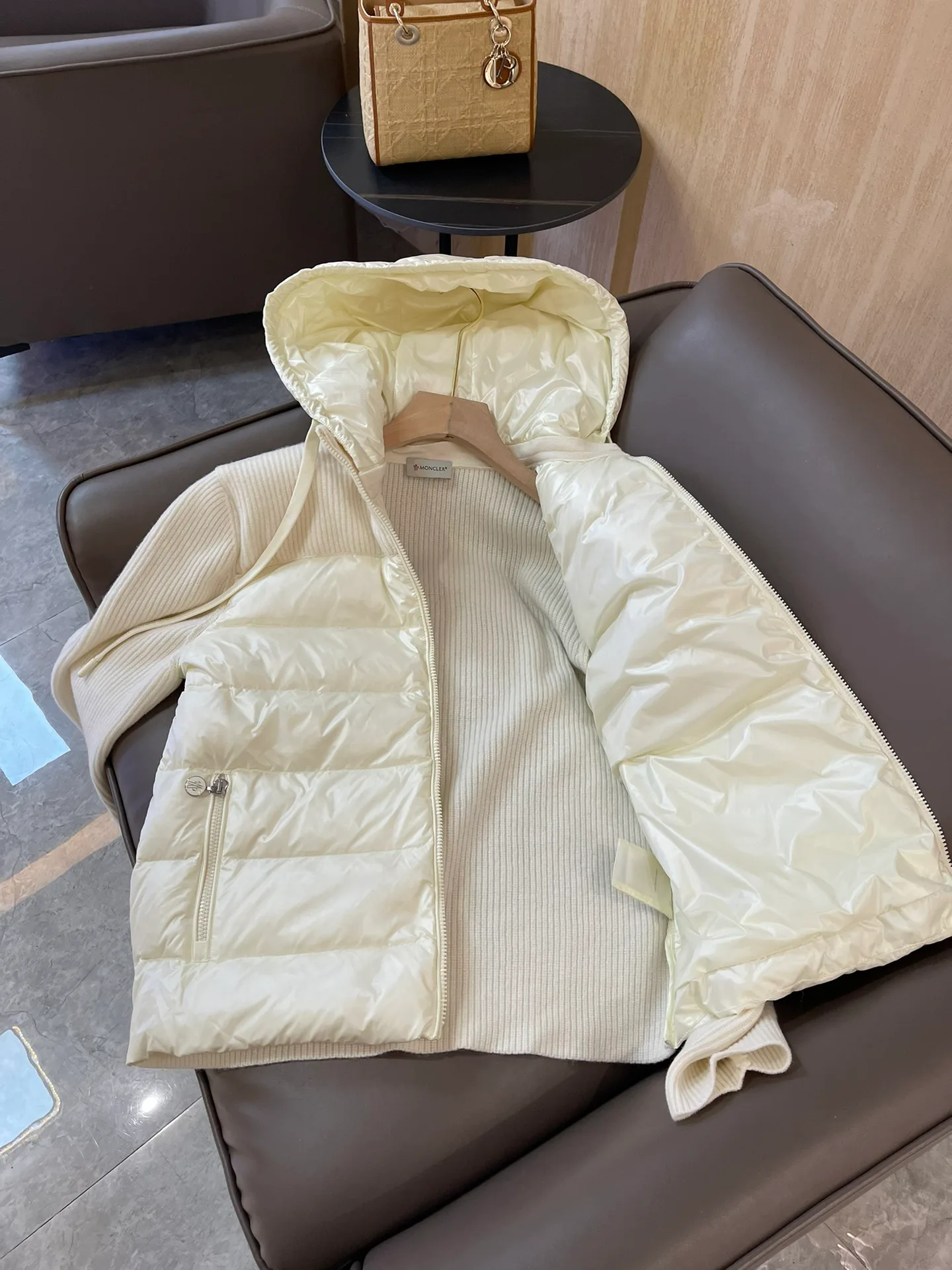 Куртки И Пуховики Женские Moncler 17886536