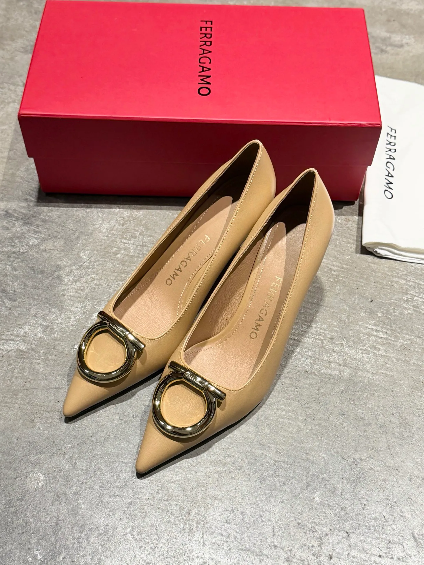 Туфли Женские Salvatore Ferragamo 17897968