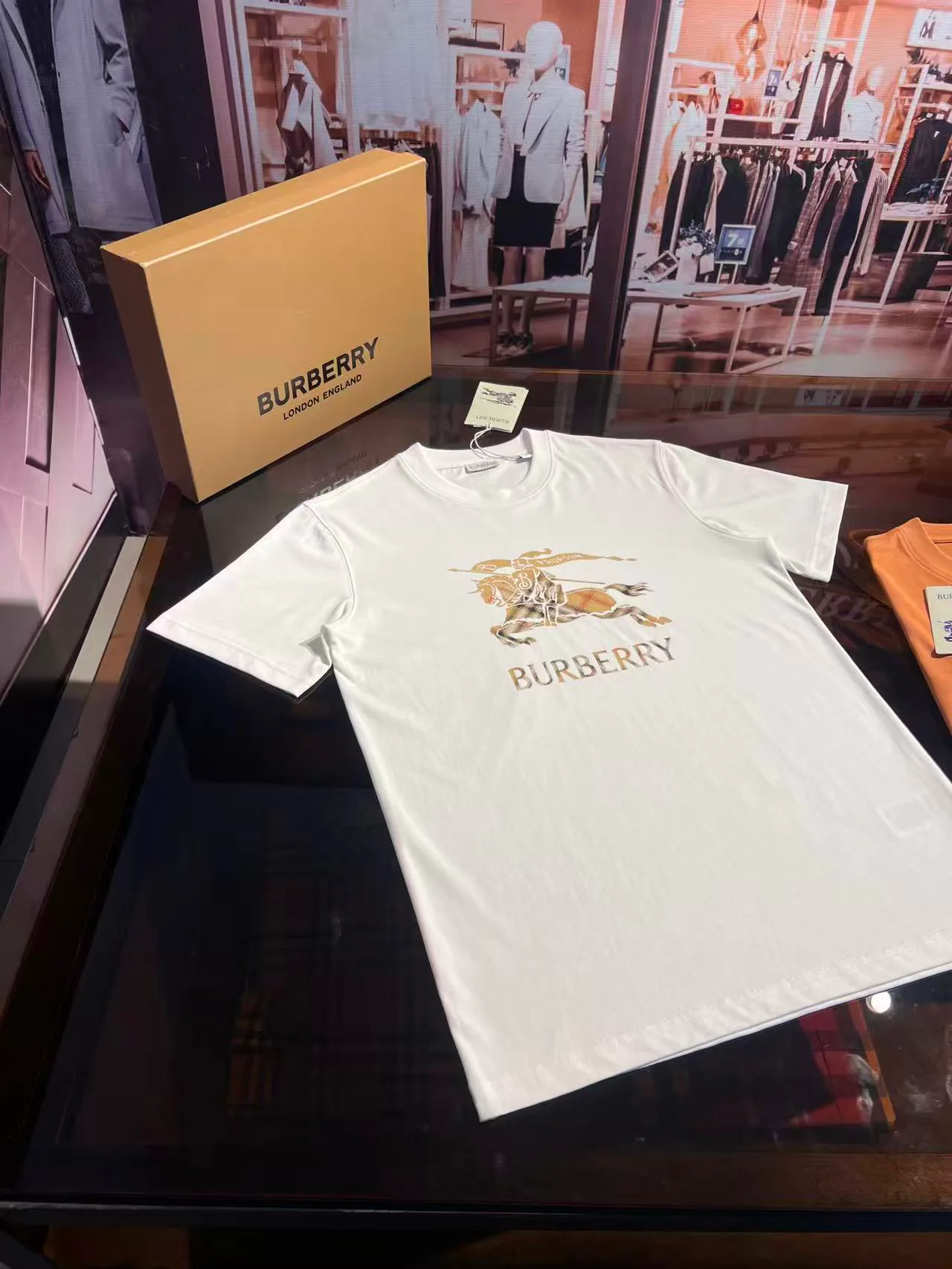 Футболки Женские Burberry 9867373