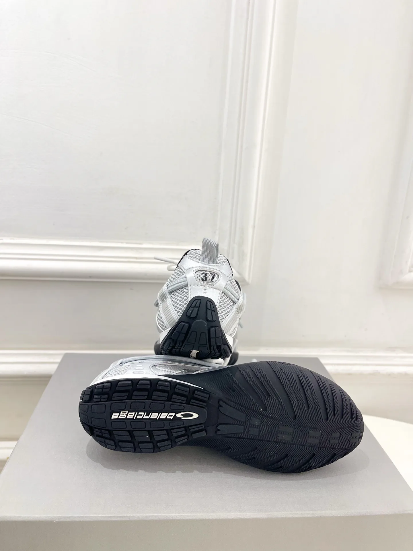 Кроссовки Женские Balenciaga 13340930