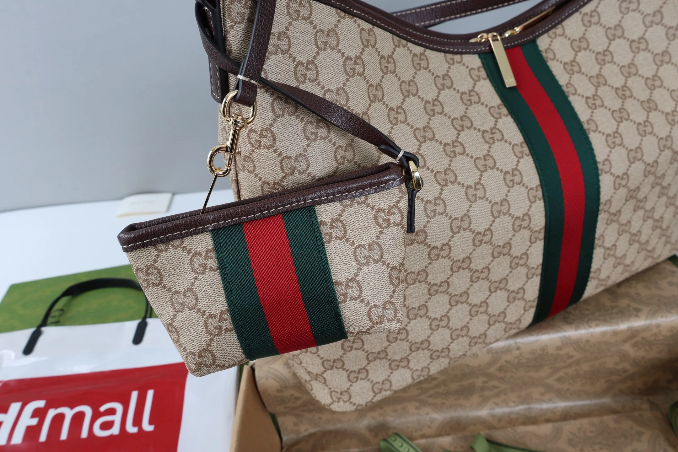 Классические Сумки Женские Gucci 18250600