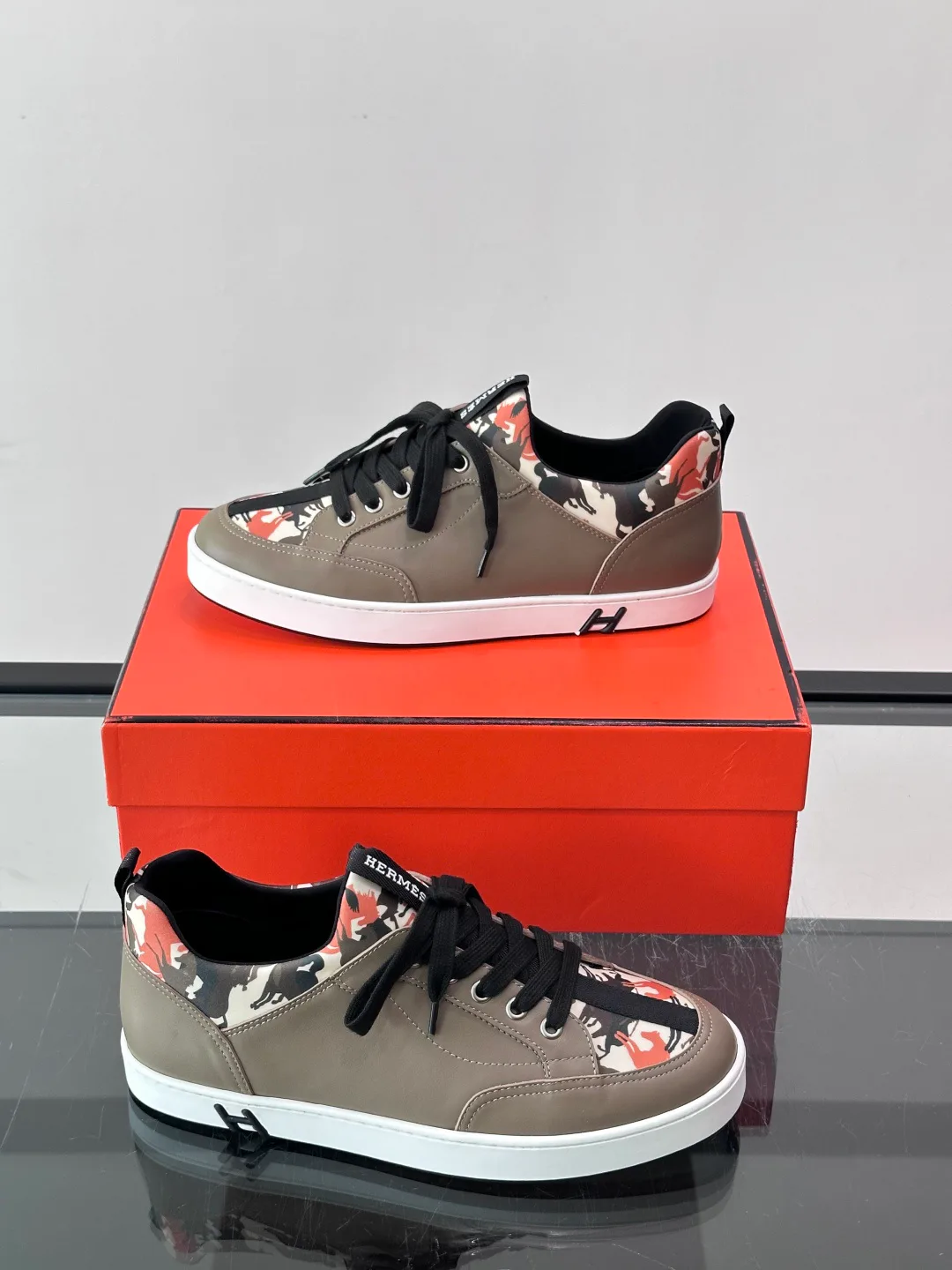 Кроссовки Женские Hermes 17649856