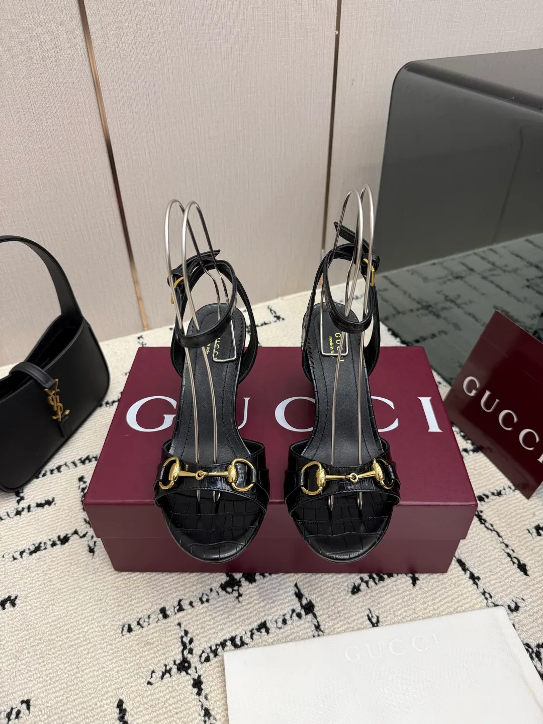 Босоножки Женские Gucci 18049072
