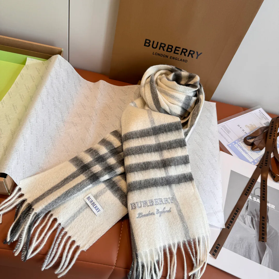 Шарфы Burberry 4549912