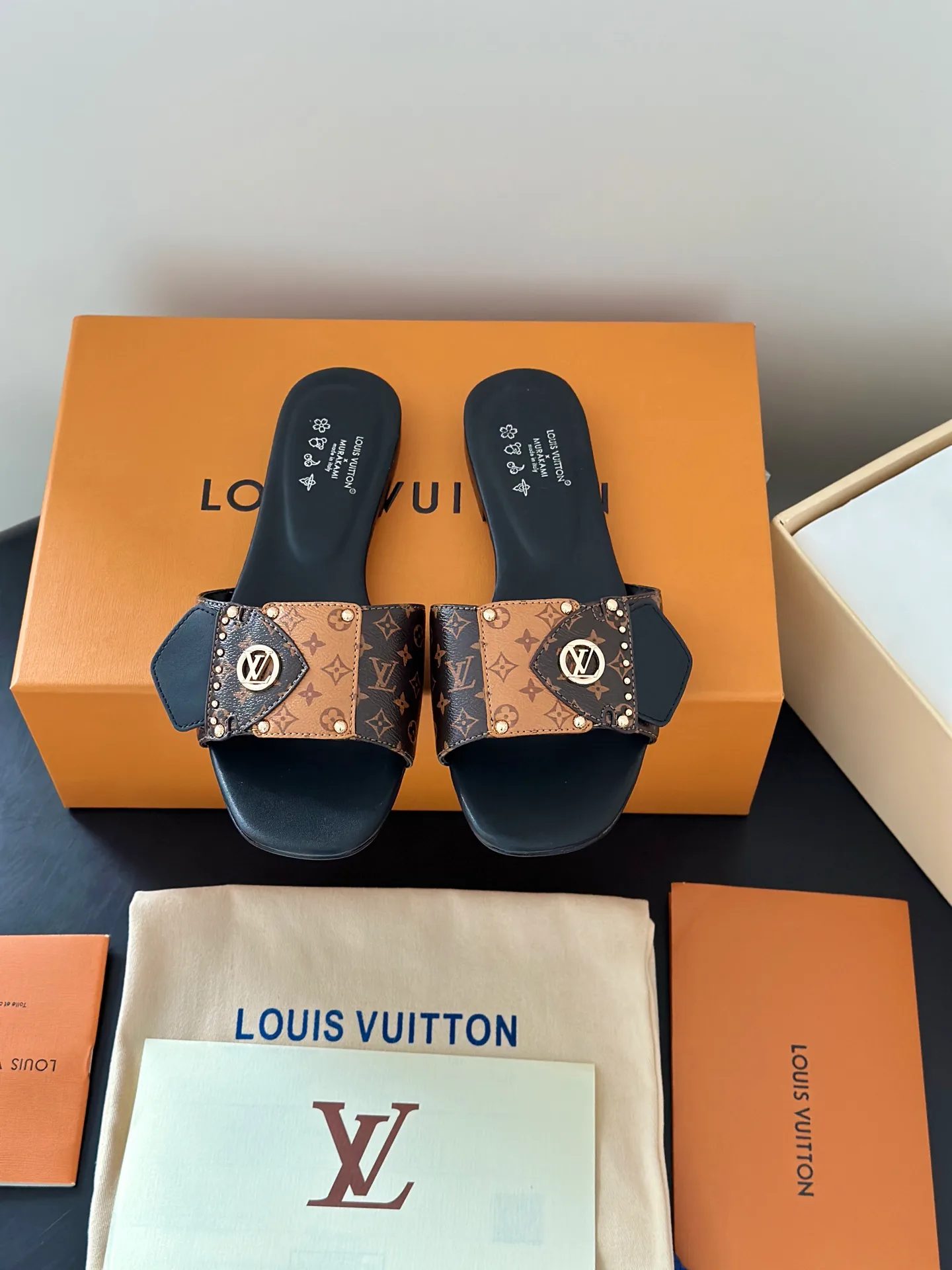 Шлепанцы Женские Louis Vuitton 12798329