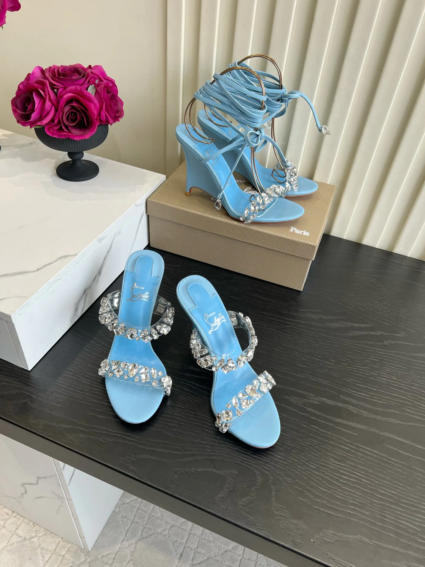 Босоножки Женские Christian Louboutin 18614260