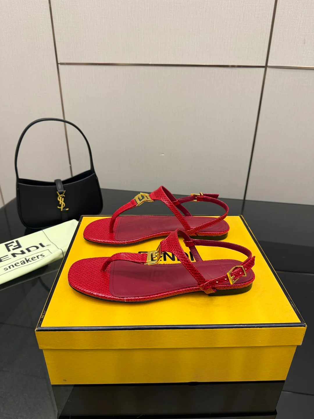 Сандалии Женские Fendi 5052108