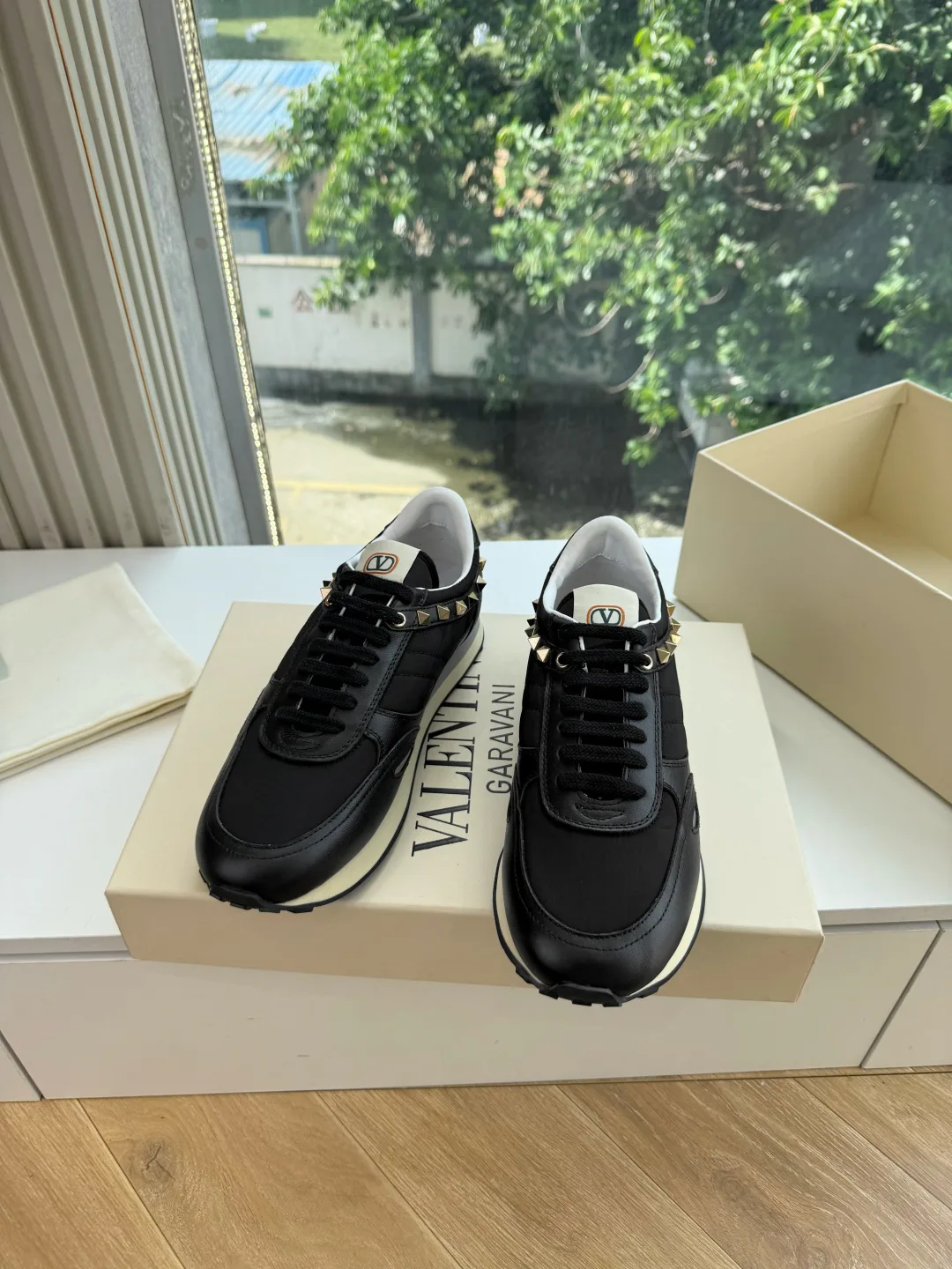 Кроссовки Женские Valentino 18053445