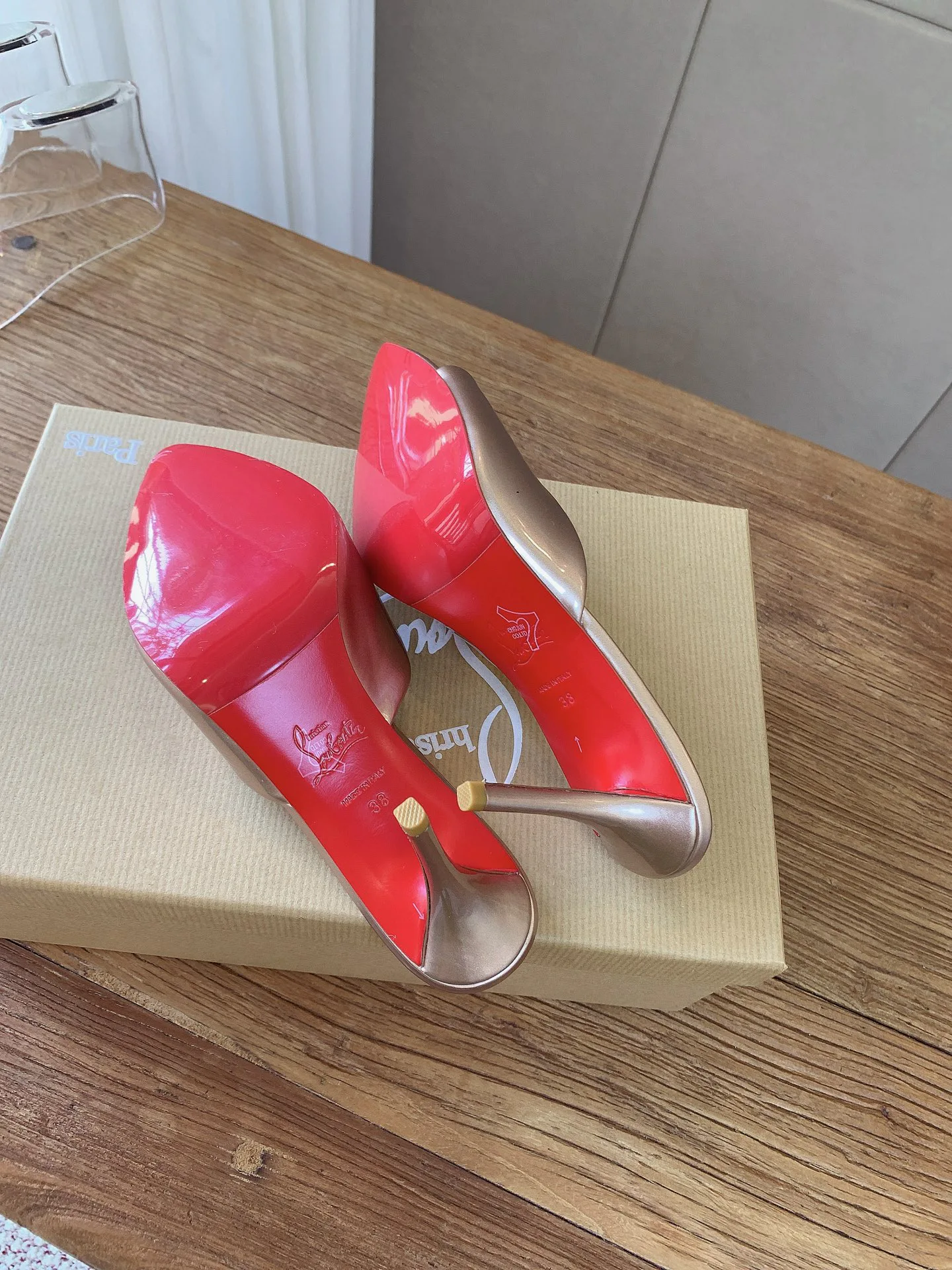 Туфли Женские Christian Louboutin 19673375