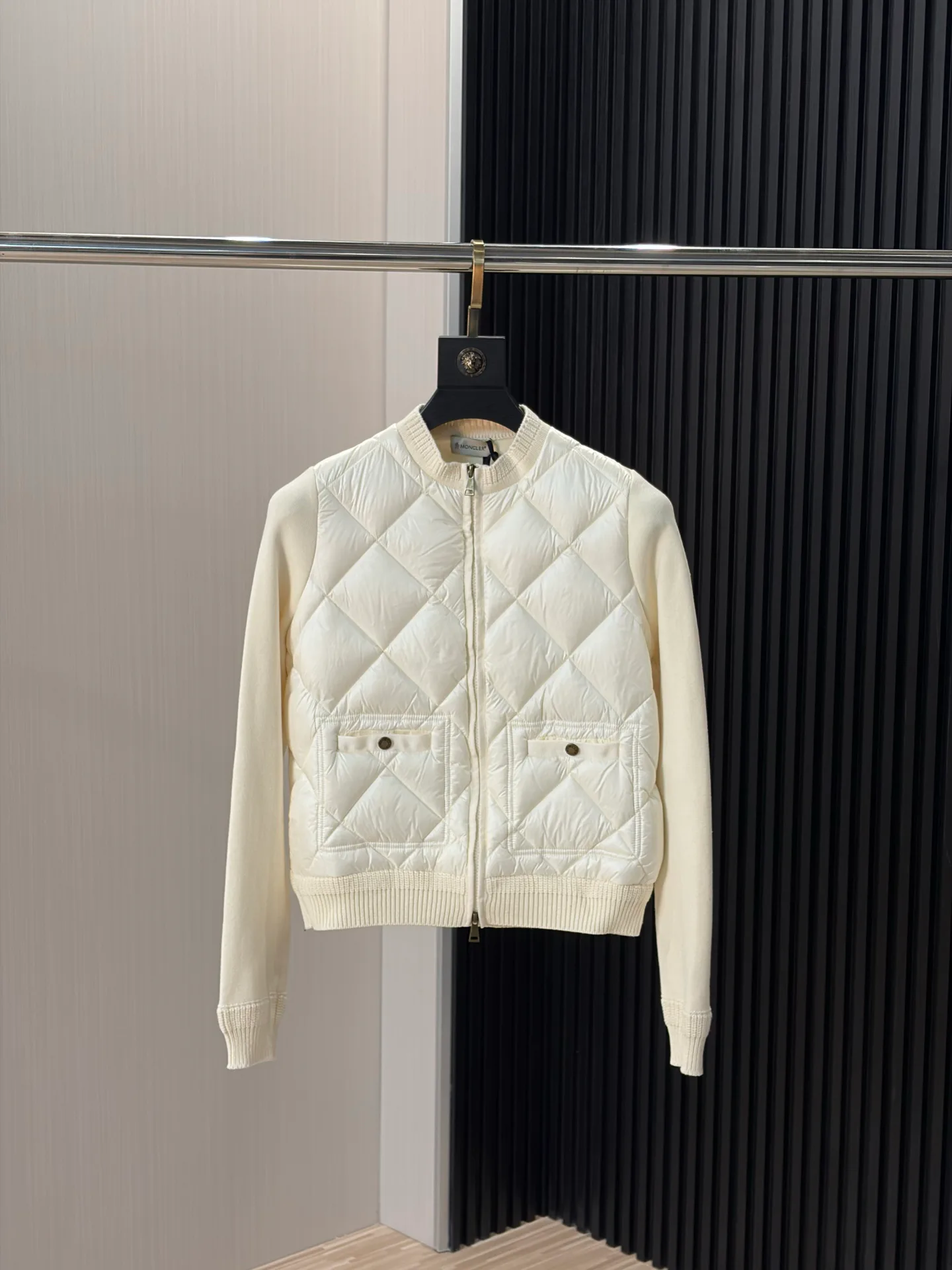 Куртки И Пуховики Мужские Moncler 18231144