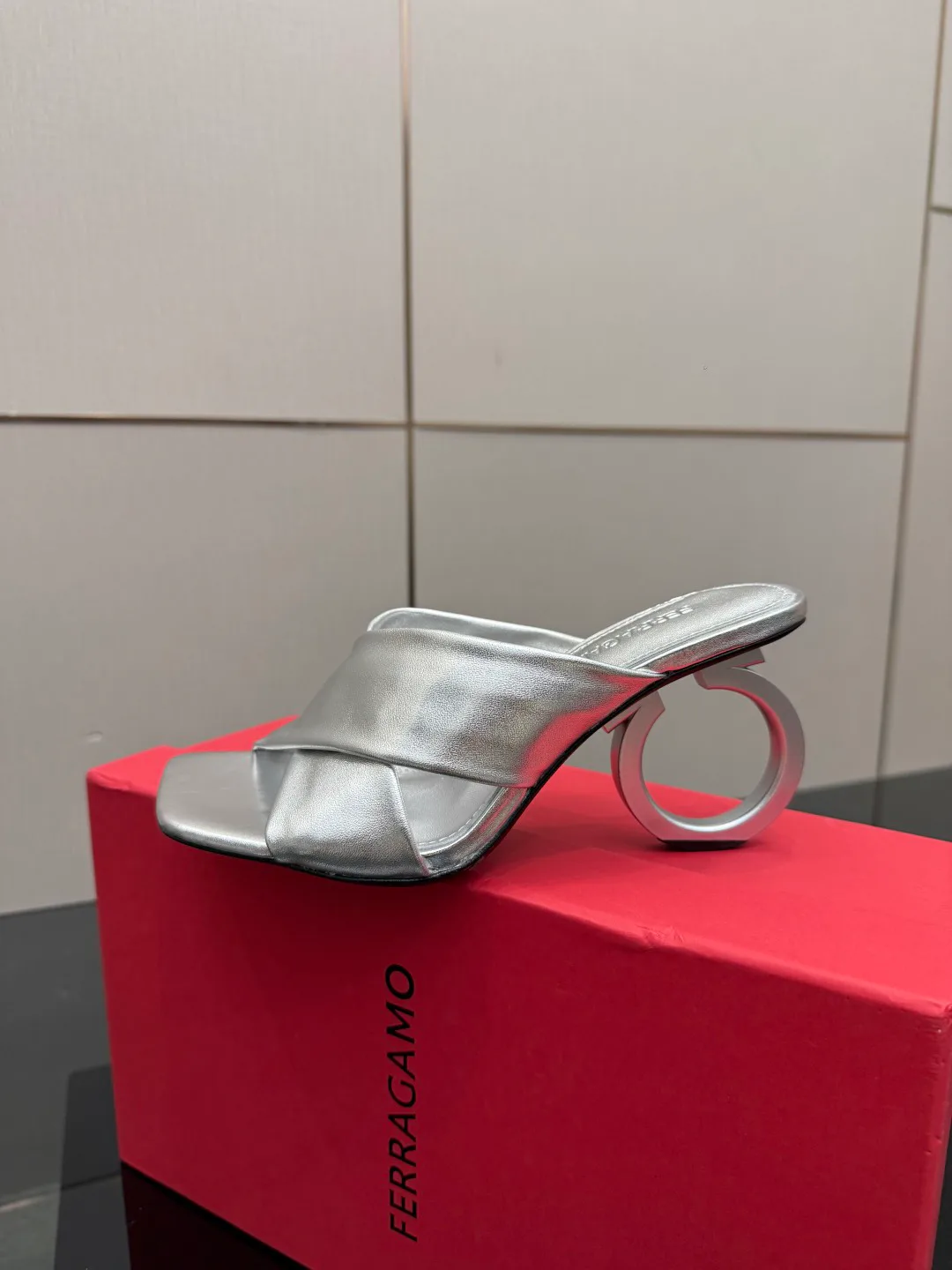 Босоножки Женские Salvatore Ferragamo 1498831