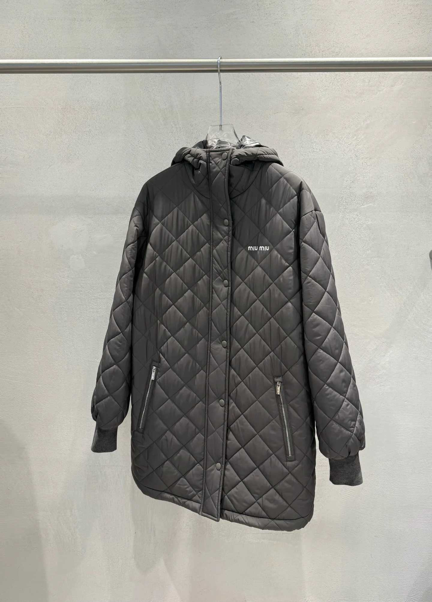 Куртки И Пуховики Женские Miu Miu 18533869