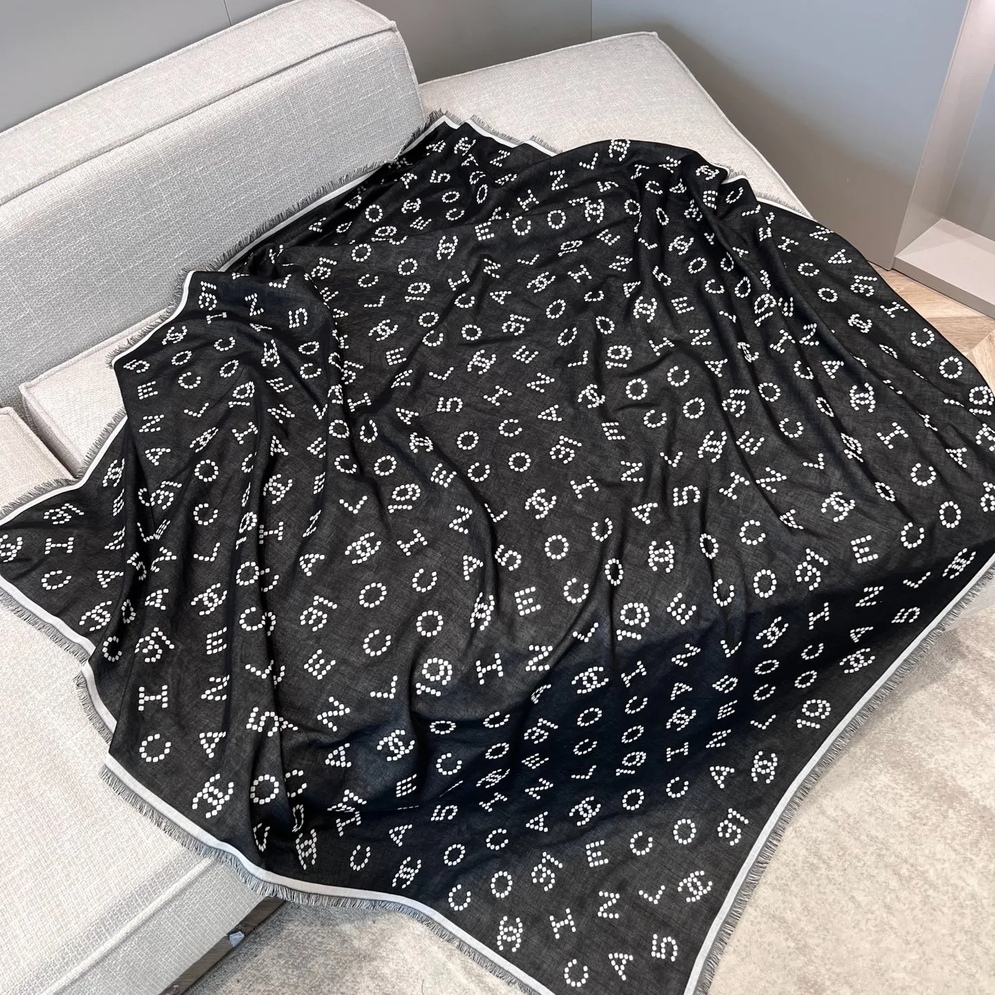 Шарфы Chanel 17913690