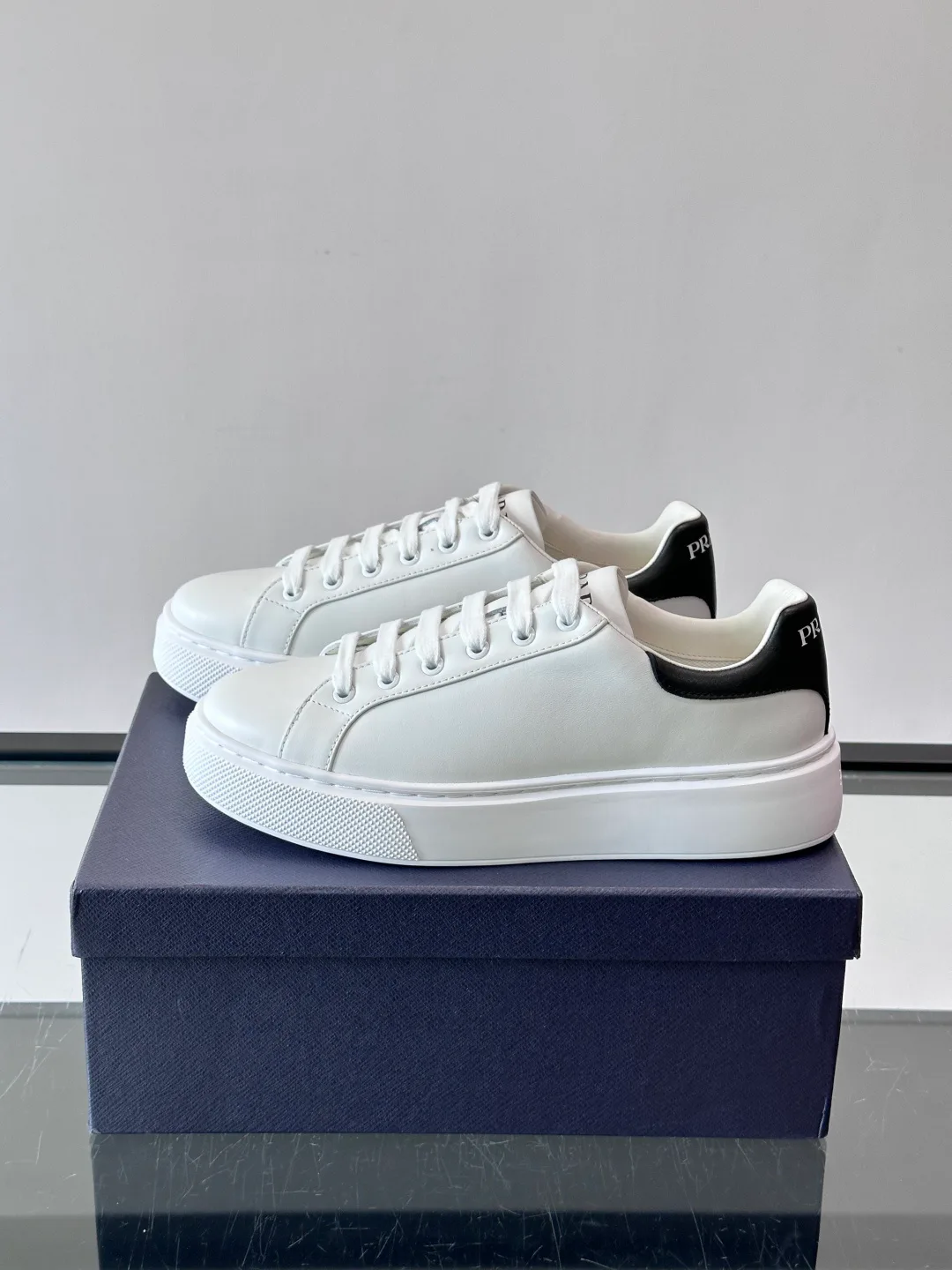 Кроссовки Мужские Prada 17588528