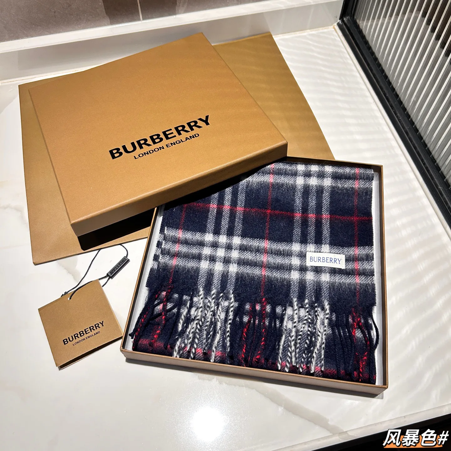Шарфы Burberry 18507395