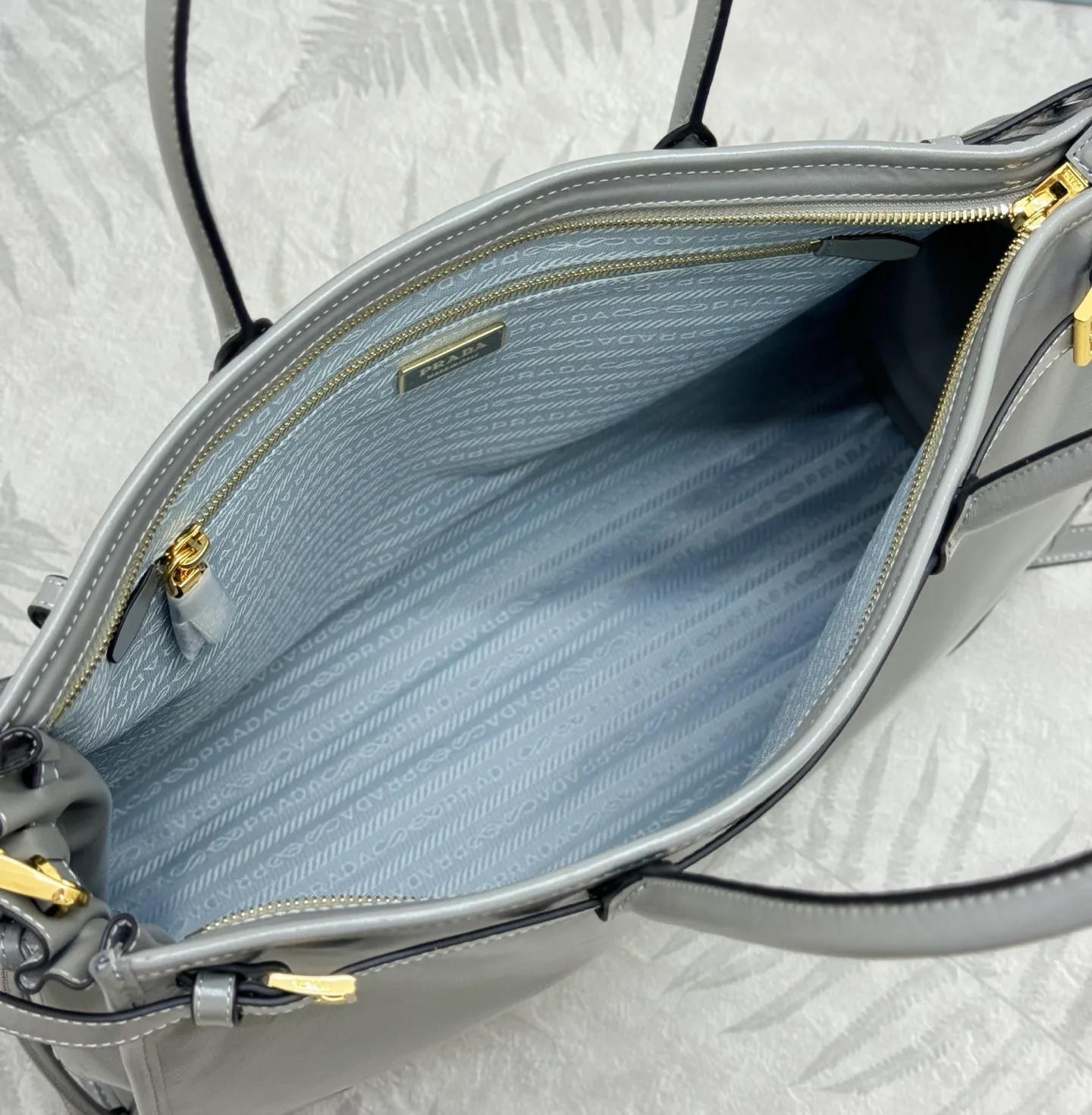 Классические Сумки Женские Prada 11462558