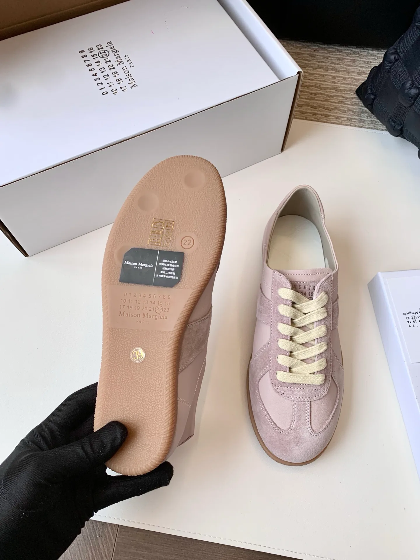 Кроссовки Женские Maison Margiela 17628618