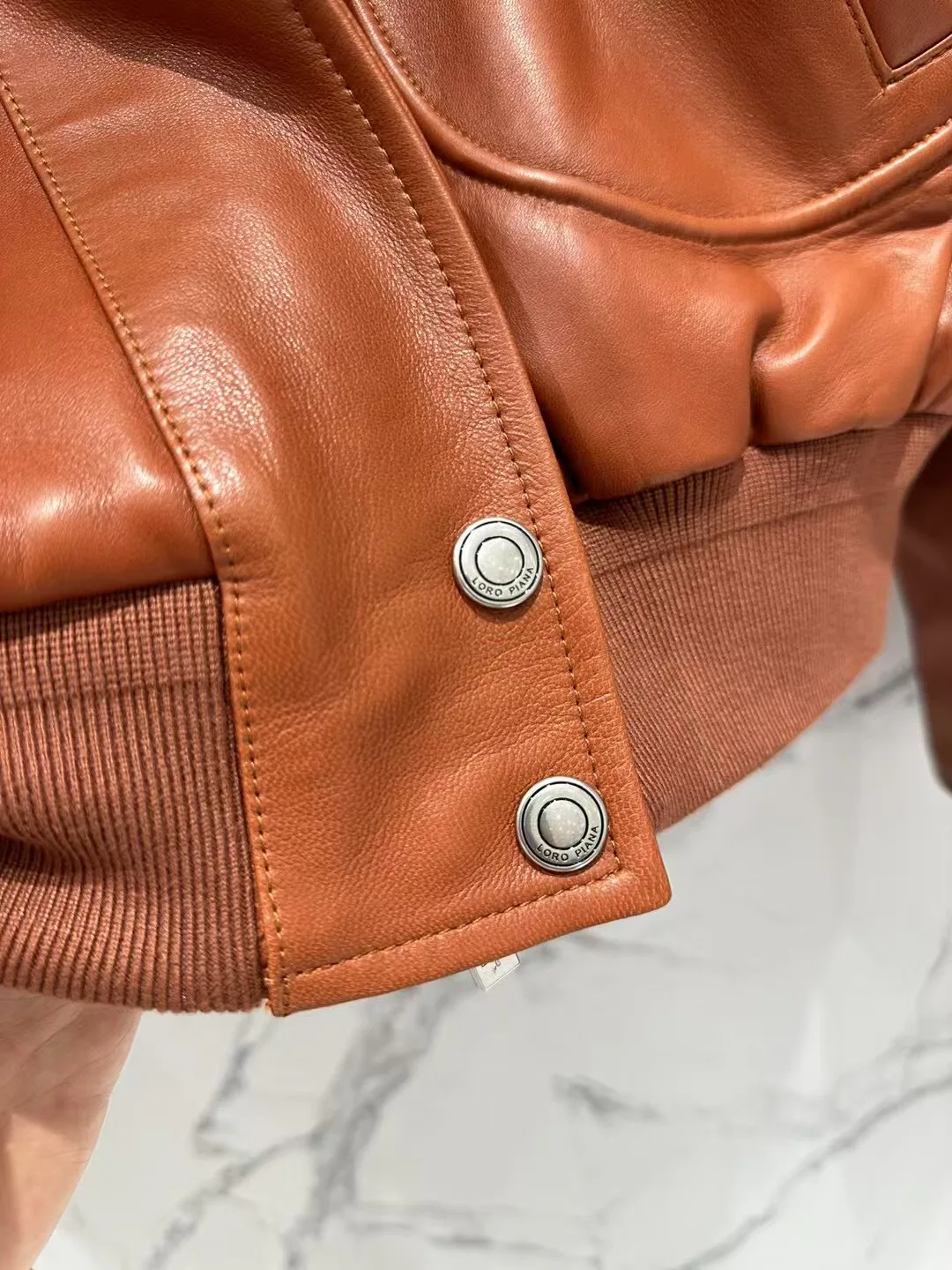 Кожаные Куртки И Дублёнки Женские Loro Piana 11700603