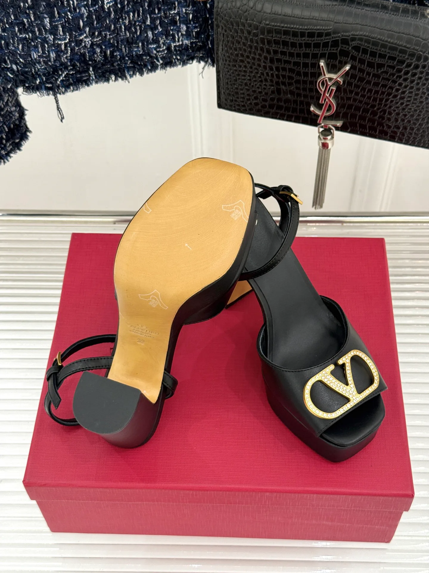 Босоножки Женские Valentino 19577243