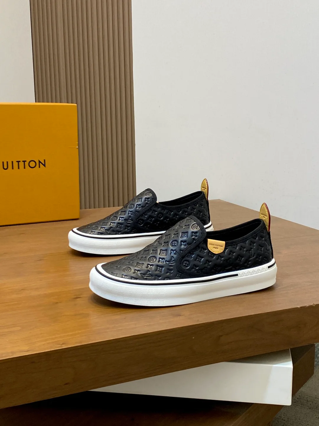 Кроссовки Мужские Louis Vuitton 18880502