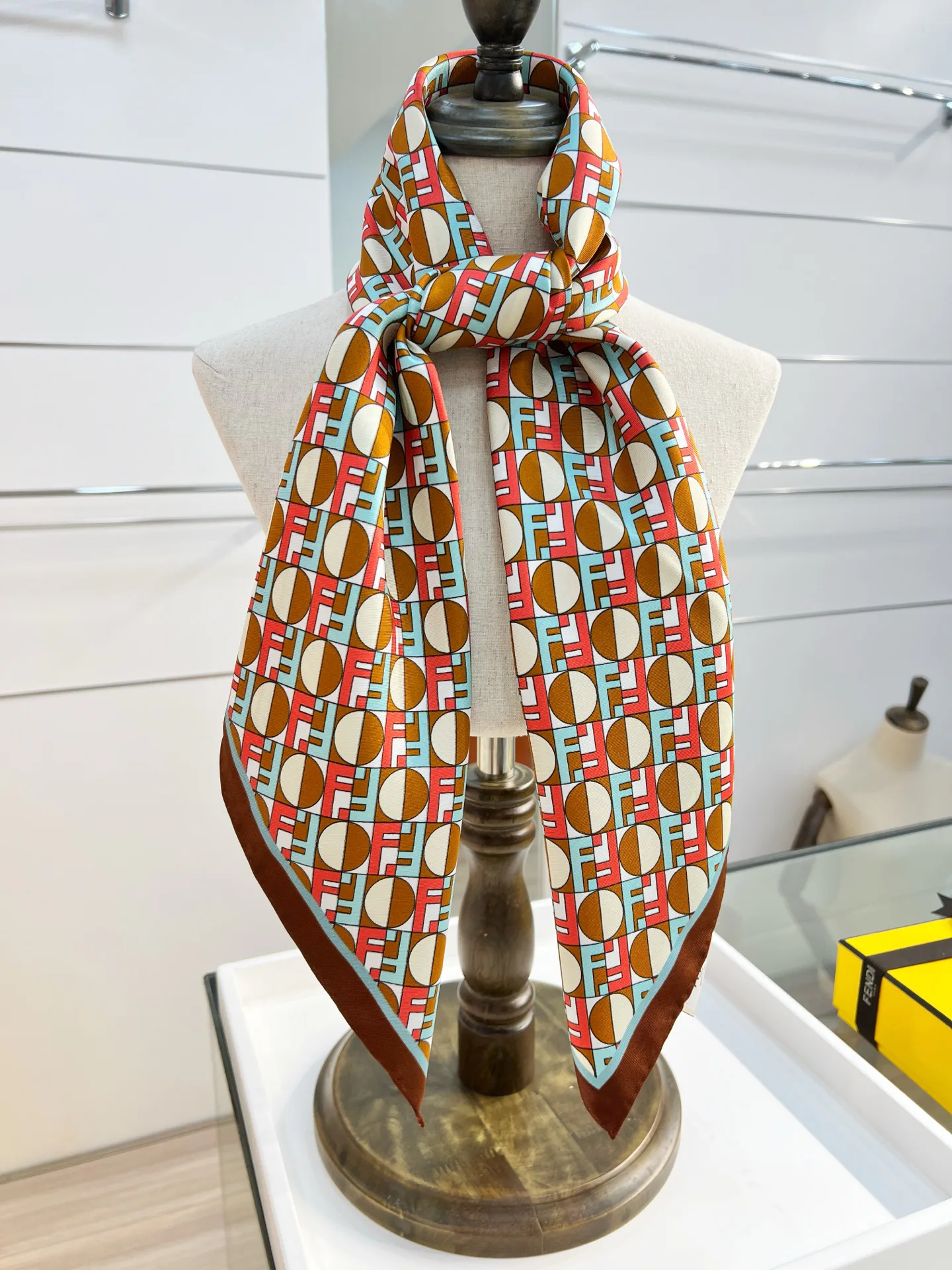 Шарфы Fendi 523793