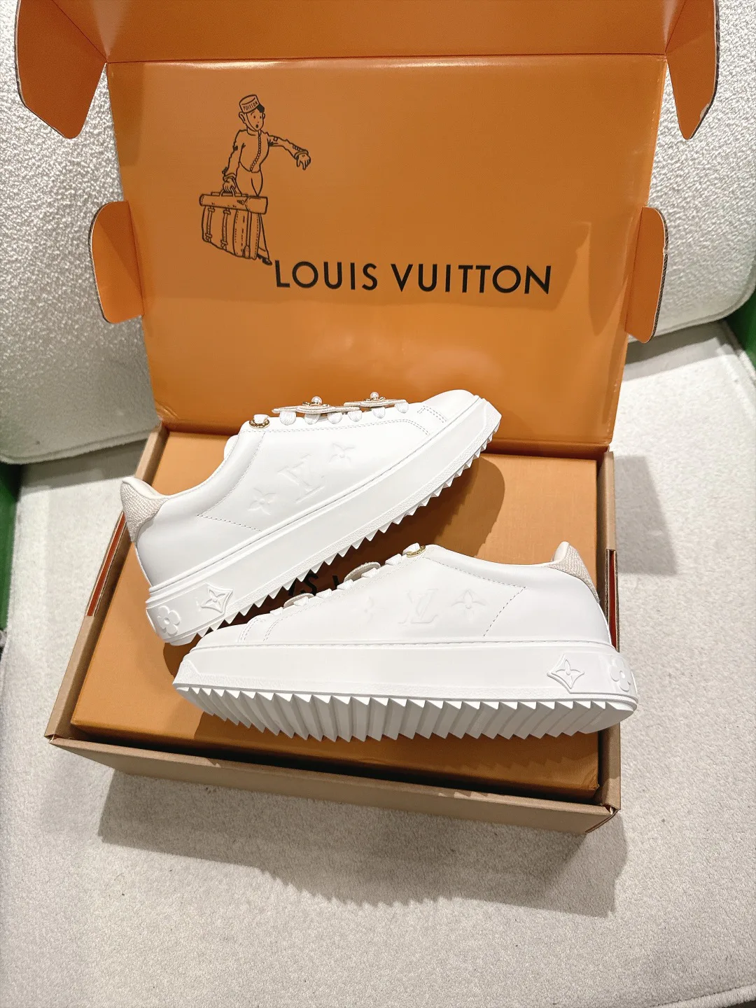 Кроссовки Женские Louis Vuitton 18857052