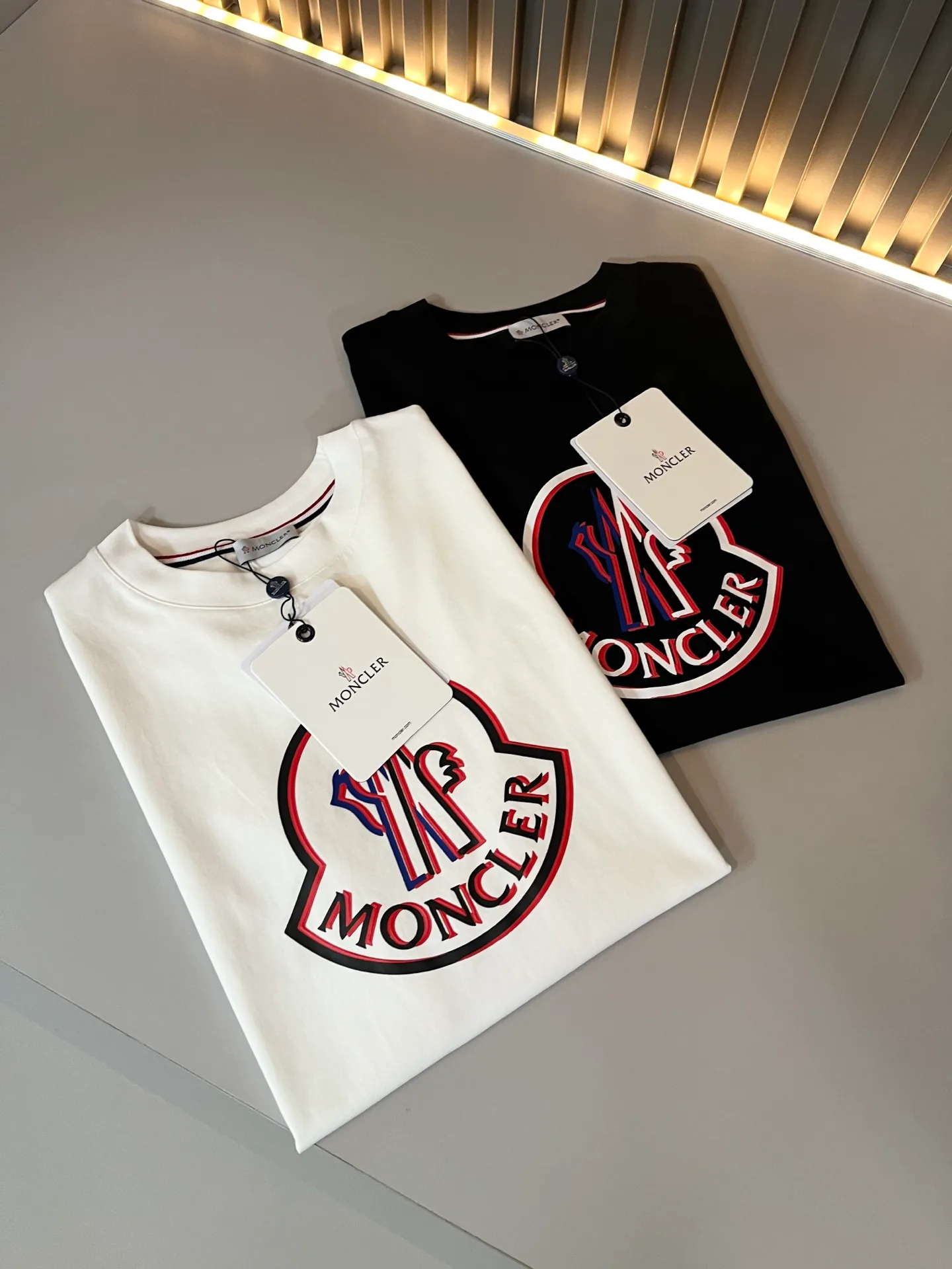 Футболки Женские Moncler 10242303